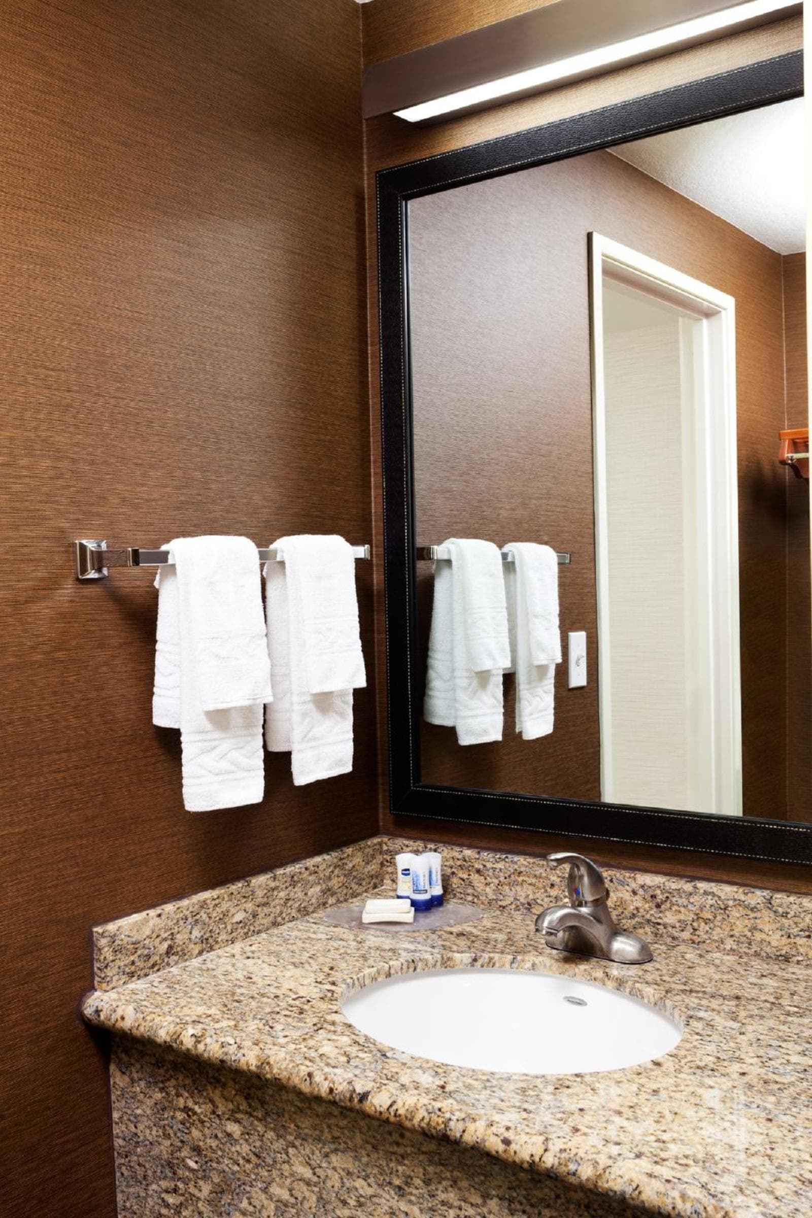 Country Inn & Suites by Radisson, Phoenix Airport, AZ gallery photo in Phoenix, AZ — image 41