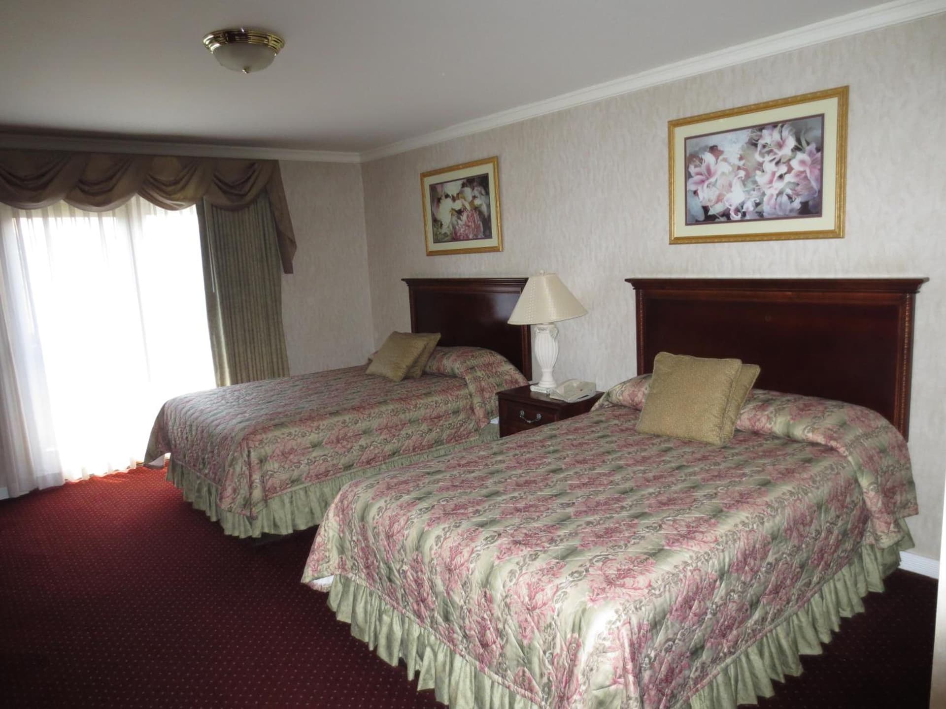 Roosevelt Inn & Suites Saratoga Springs interior in Saratoga Springs, NY — gallery photo 2