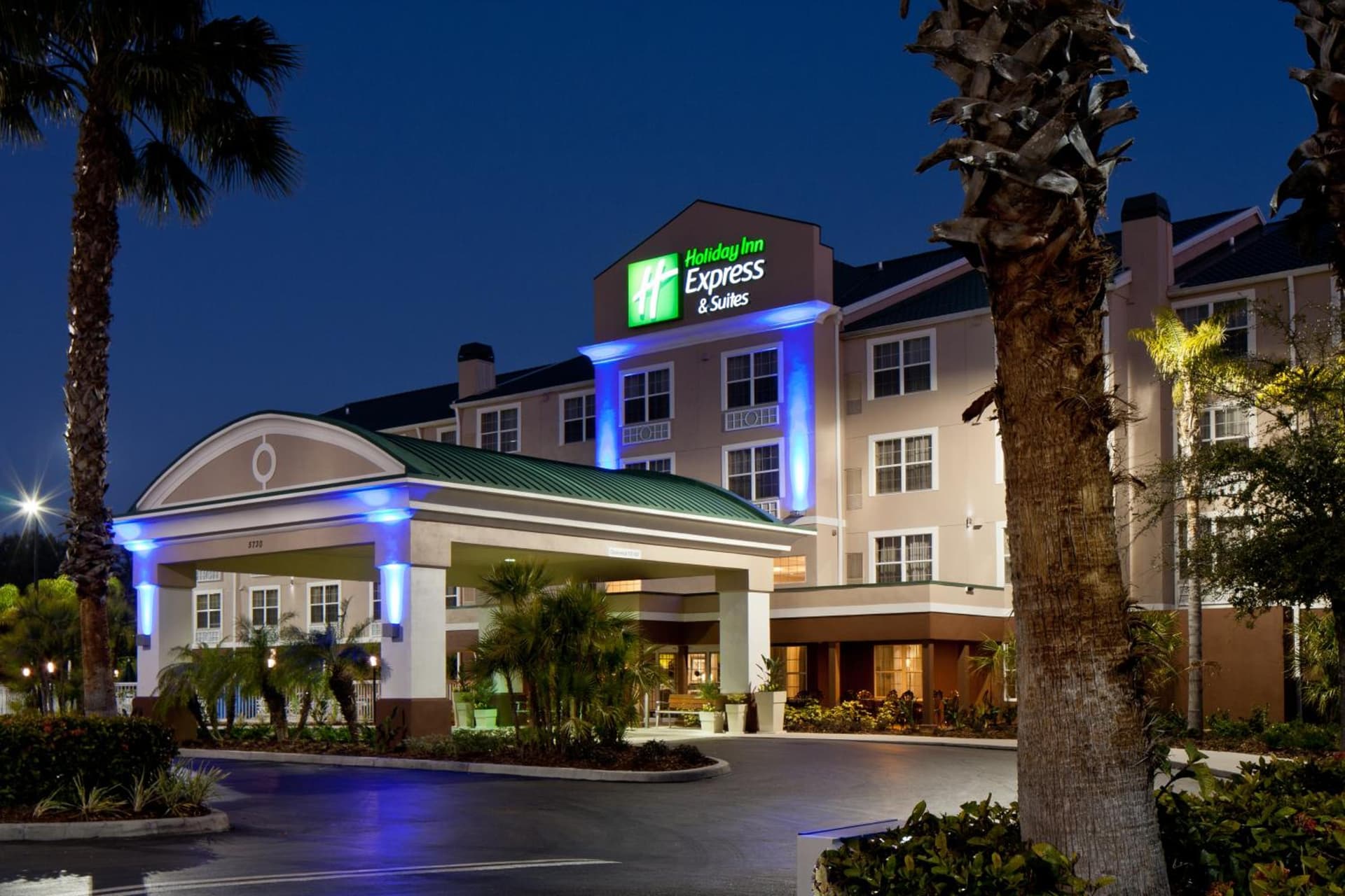 Holiday Inn Express & Suites Sarasota East by IHG interior in Sarasota, FL — gallery photo 2