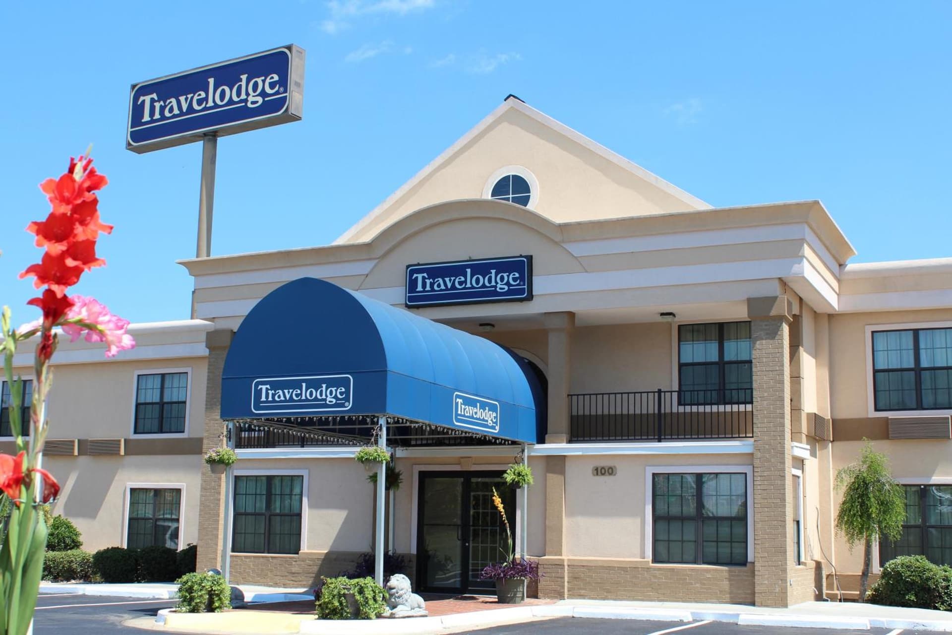Travelodge by Wyndham Perry National Fairgrounds Area I-75 interior in Perry, GA — gallery photo 2