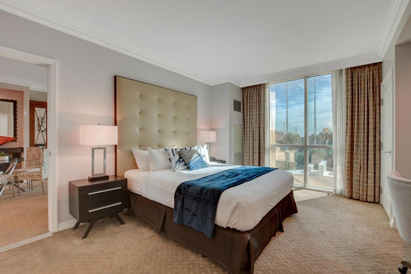 The Blue Hour Suite at MGM Signature Tower 3 with Balcony 5 MIN WALK FROM F1 GRANDSTAND featured exterior or lobby in Paradise, NV — similar hotel
