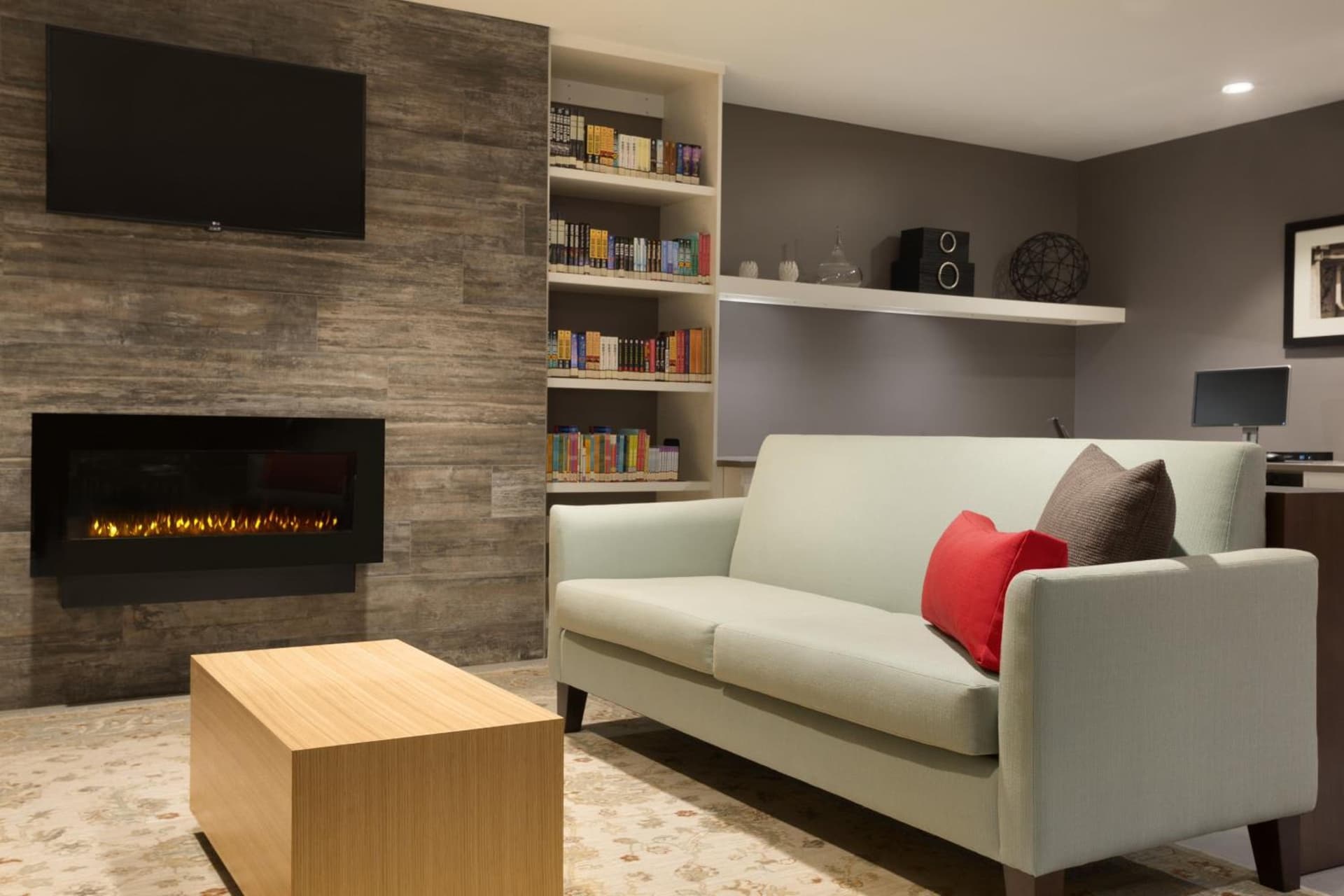 Country Inn & Suites by Radisson Asheville River Arts District gallery photo in Asheville, NC — image 4