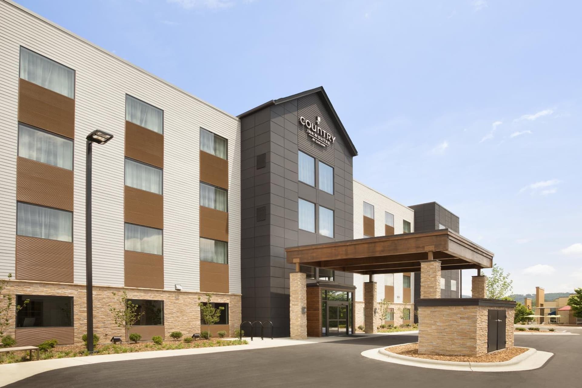 Country Inn & Suites by Radisson Asheville River Arts District gallery photo in Asheville, NC — image 39