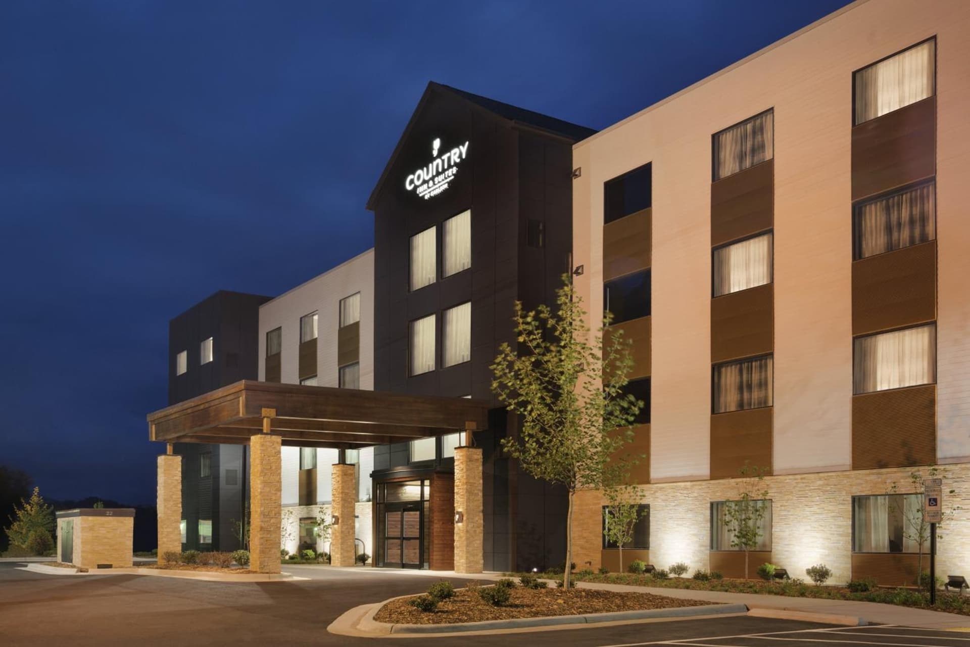 Country Inn & Suites by Radisson Asheville River Arts District gallery photo in Asheville, NC — image 15