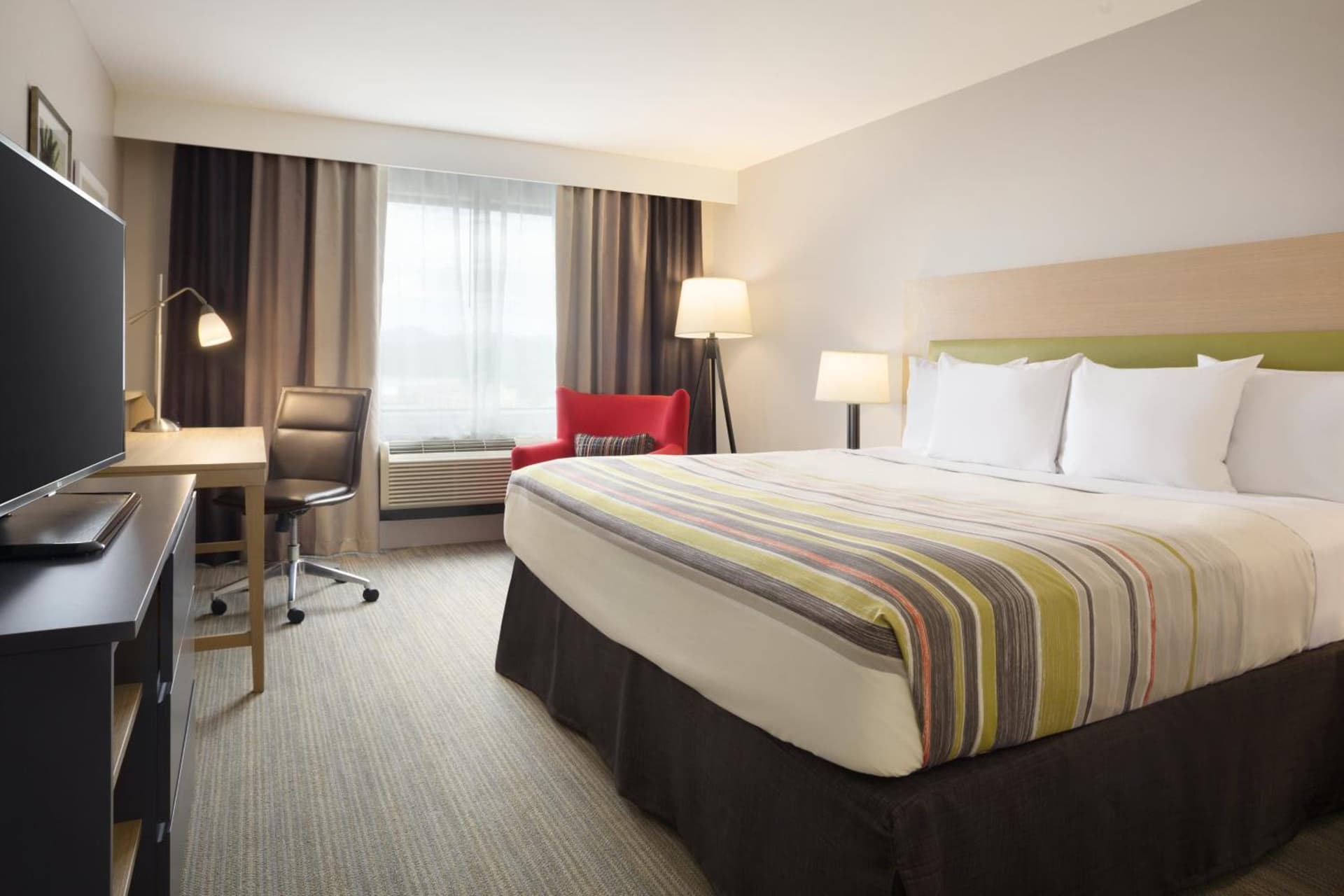 Country Inn & Suites by Radisson Asheville River Arts District gallery photo in Asheville, NC — image 12