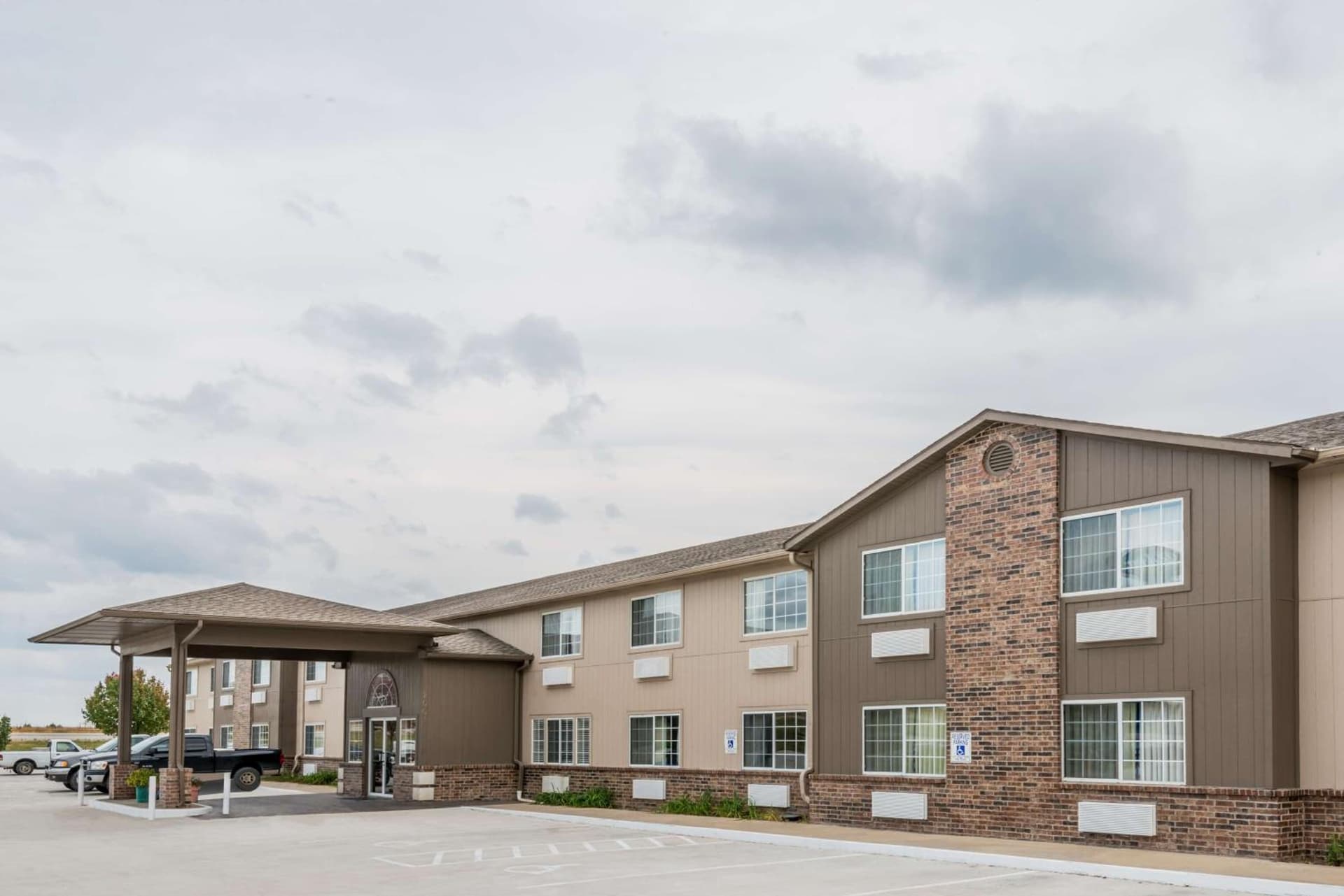 Super 8 by Wyndham Gardner featured exterior or lobby in Gardner, KS — similar hotel