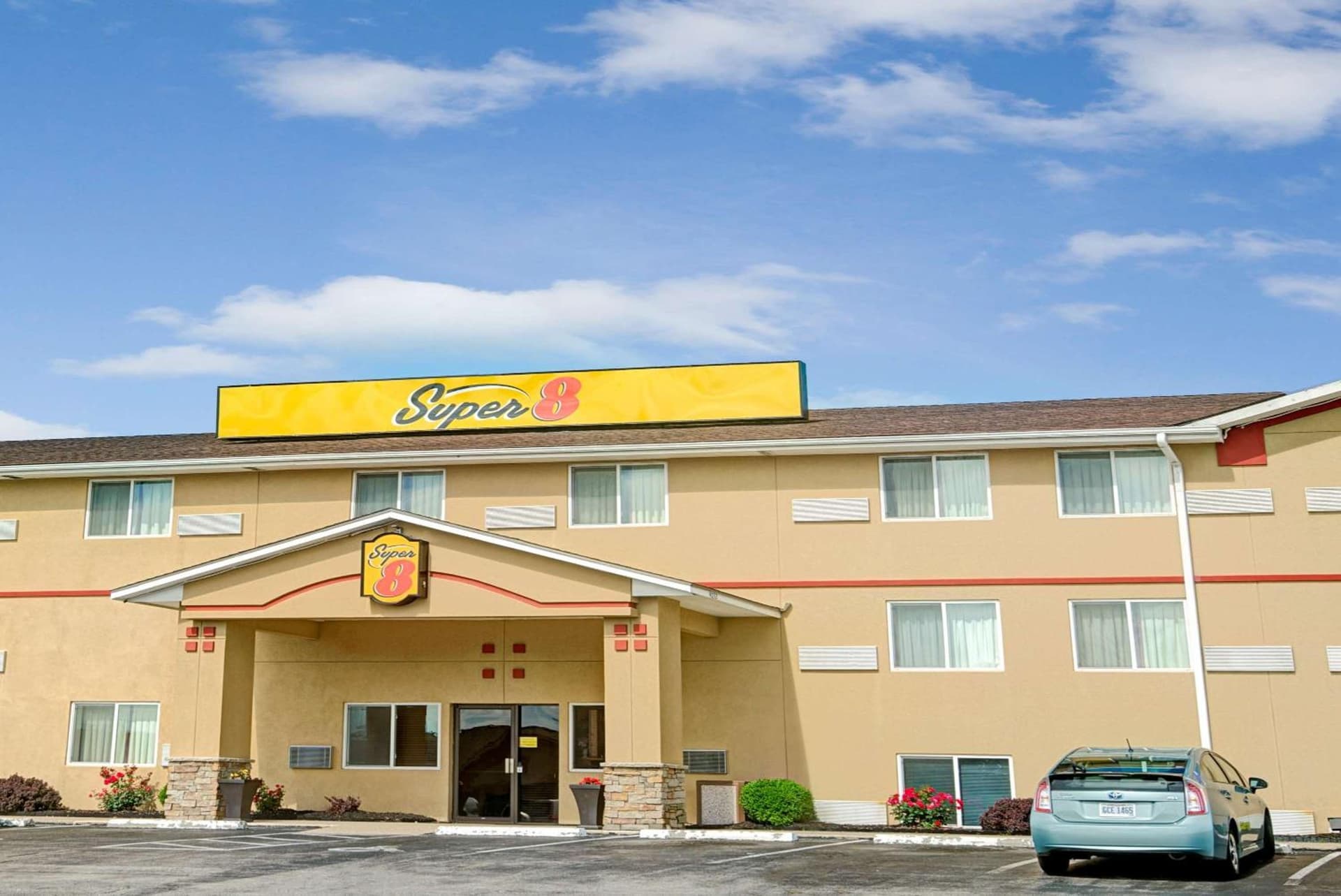Super 8 by Wyndham Independence Kansas City property views in Independence, MO — gallery photo 3