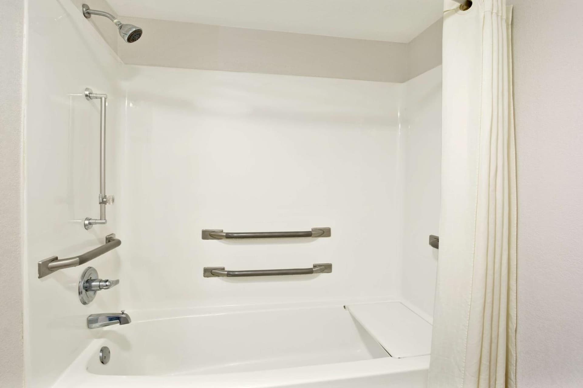 Super 8 by Wyndham Gainesville property views in Gainesville, GA — gallery photo 3