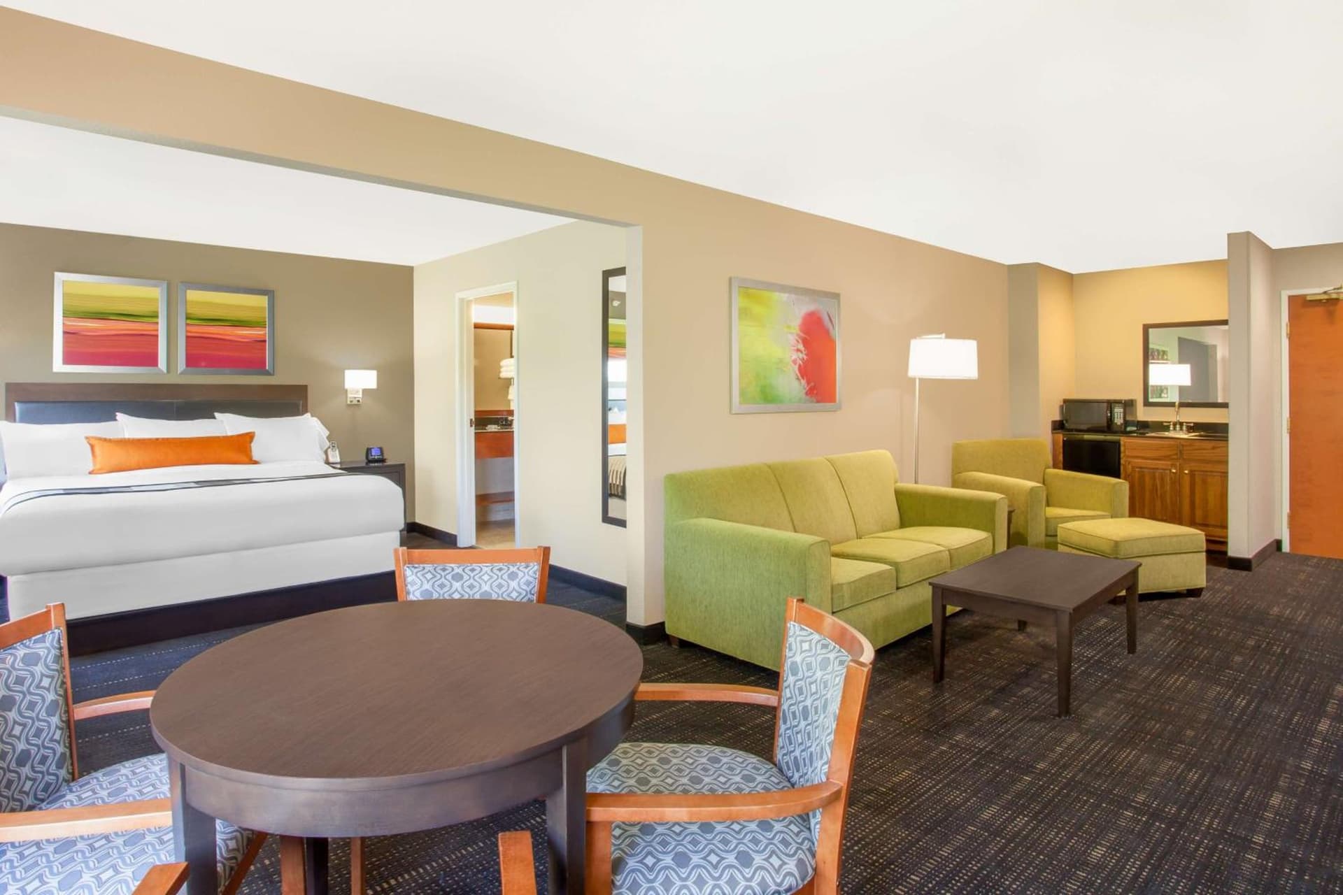 Wingate by Wyndham Columbia interior in Columbia, MO — gallery photo 2