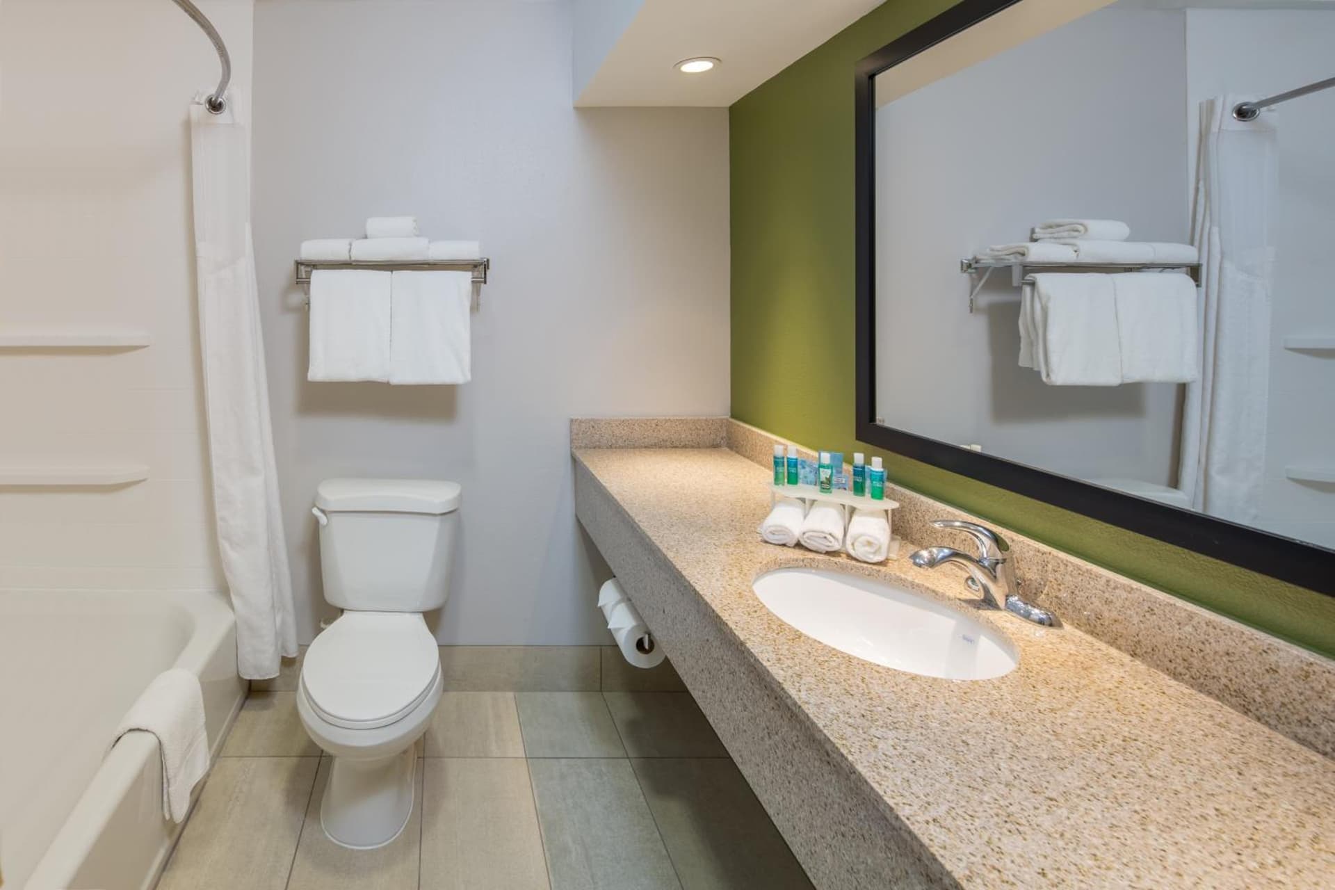 Holiday Inn Express Cedar Rapids - Collins Road by IHG gallery photo in Cedar Rapids, IA — image 41