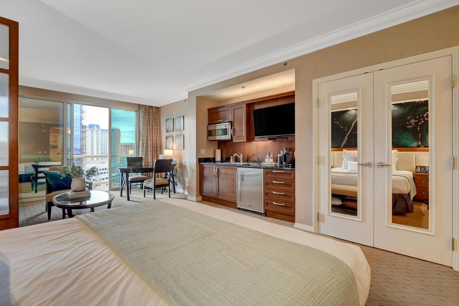 Suite Hub LV HIGH floor Sphere view MGM Signature gallery photo in Paradise, NV — image 69