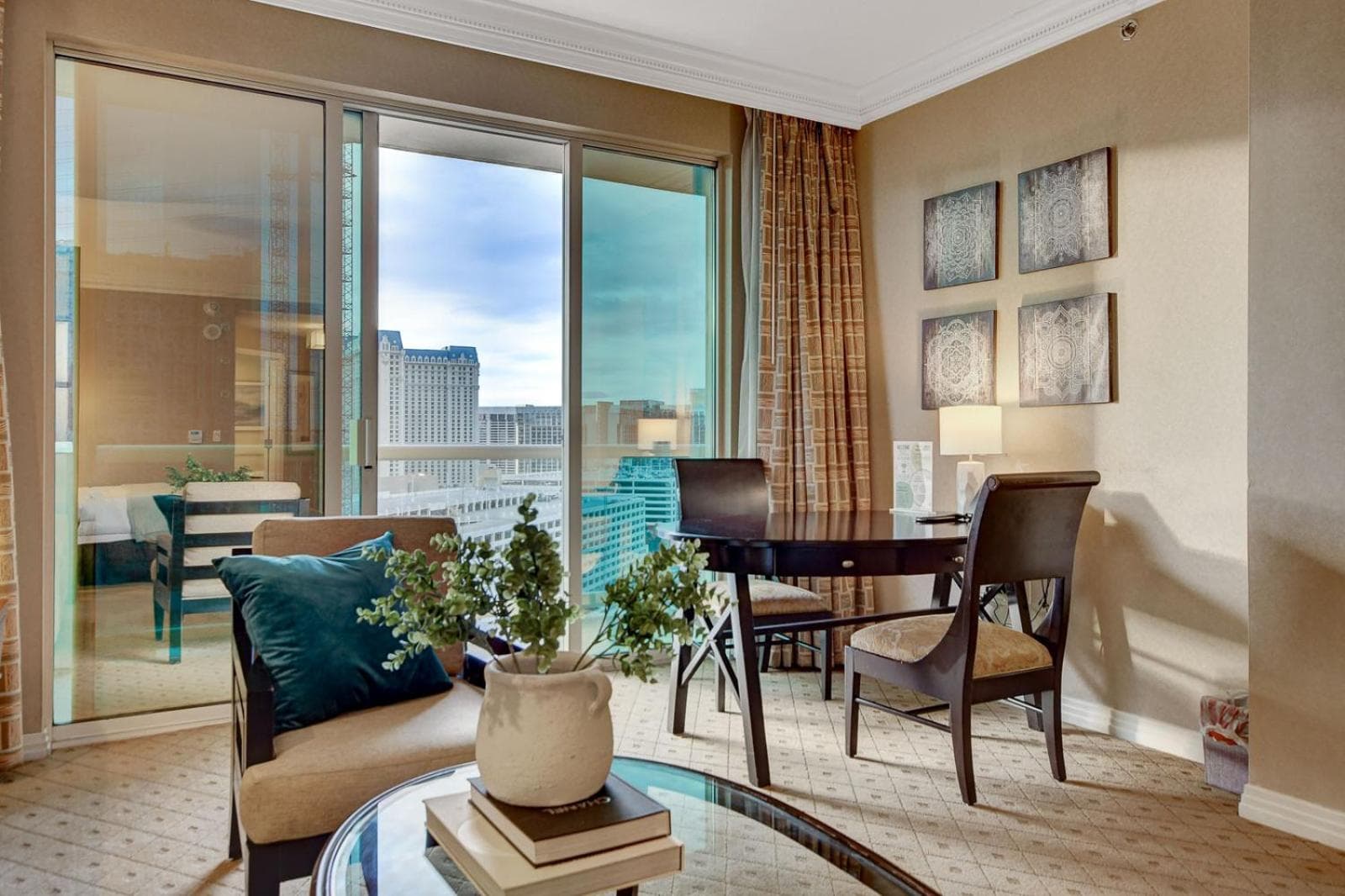 Suite Hub LV HIGH floor Sphere view MGM Signature gallery photo in Paradise, NV — image 18
