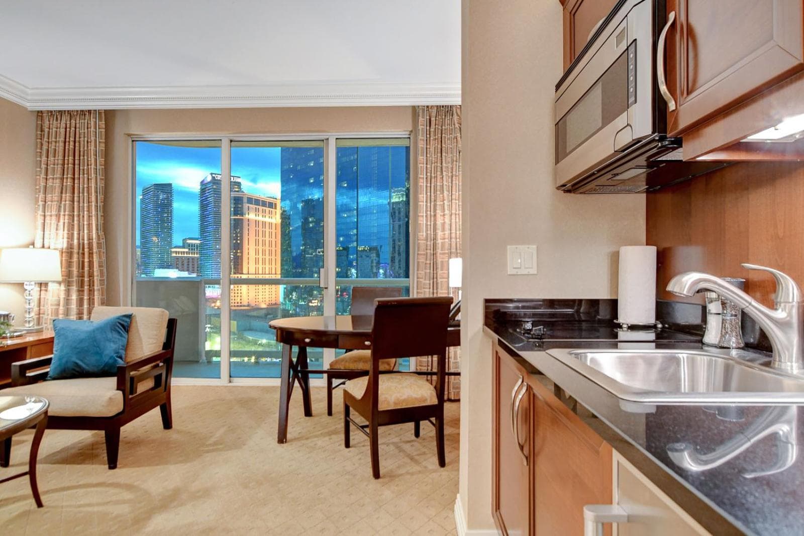 Suite Hub LV HIGH floor Sphere view MGM Signature gallery photo in Paradise, NV — image 81
