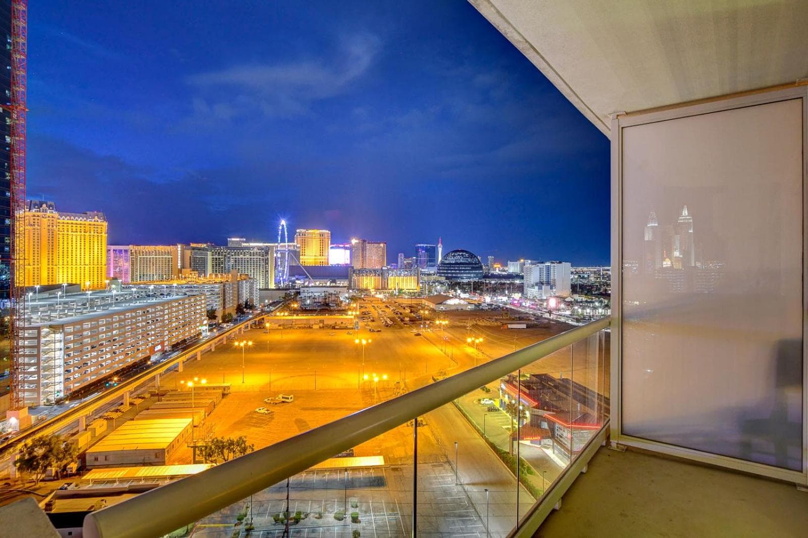 Suite Hub LV HIGH floor Sphere view MGM Signature gallery photo in Paradise, NV — image 72