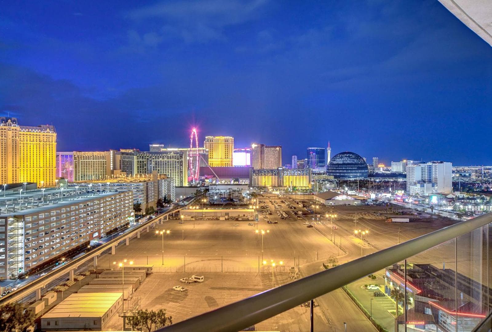 Suite Hub LV HIGH floor Sphere view MGM Signature gallery photo in Paradise, NV — image 51