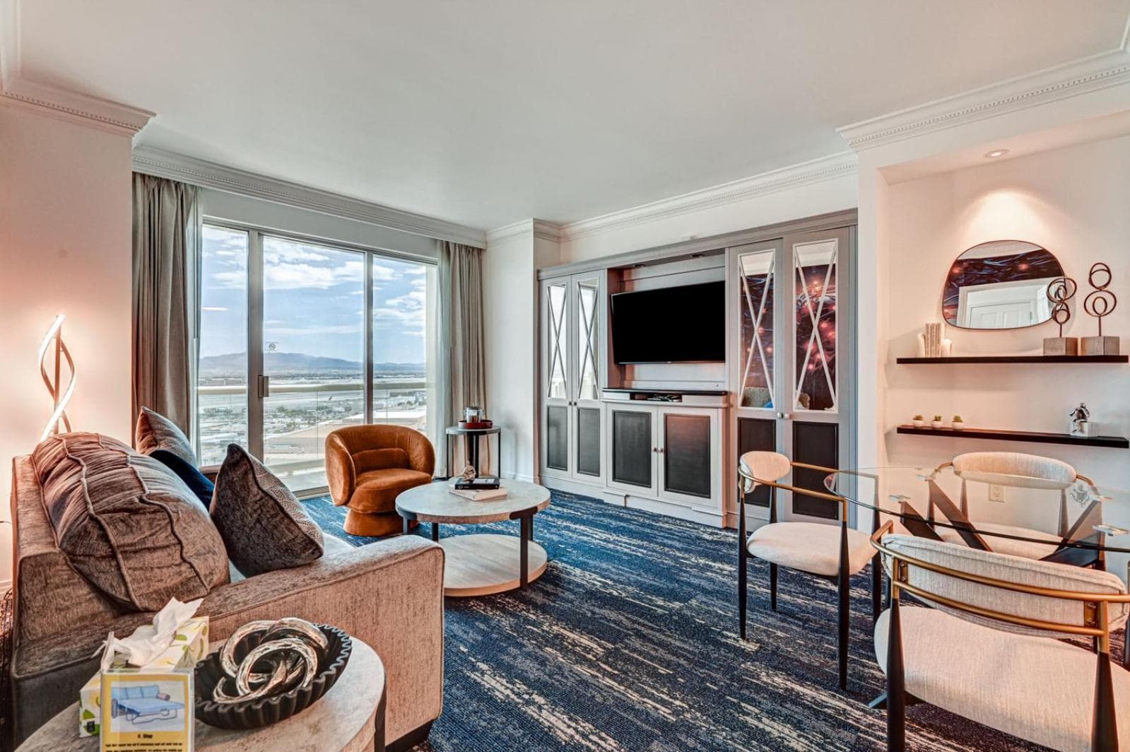 Suite Hub LV HIGH floor Sphere view MGM Signature gallery photo in Paradise, NV — image 38