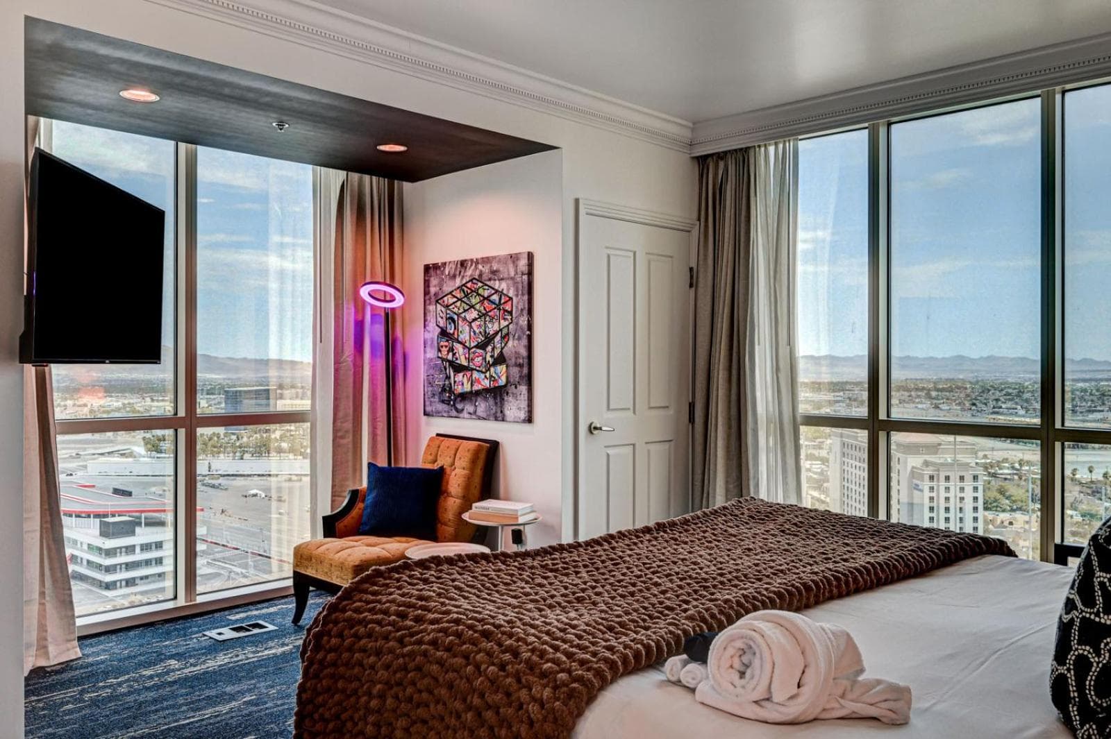 Suite Hub LV HIGH floor Sphere view MGM Signature interior in Paradise, NV — gallery photo 2
