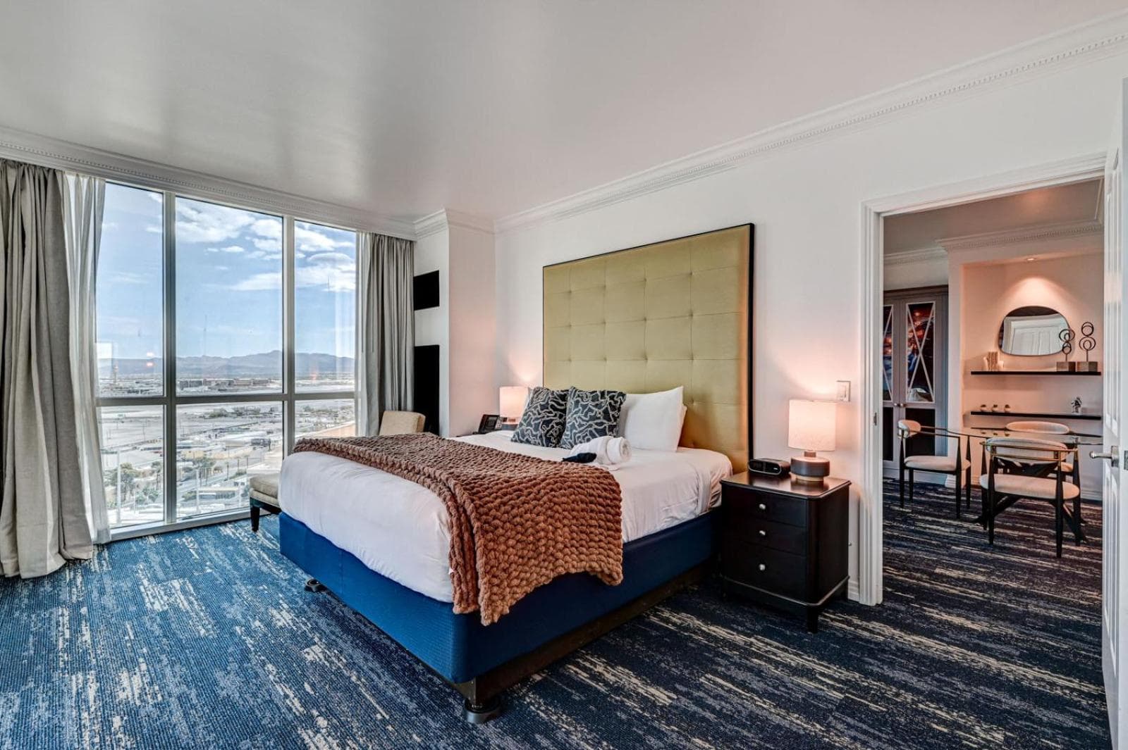 Suite Hub LV HIGH floor Sphere view MGM Signature gallery photo in Paradise, NV — image 27