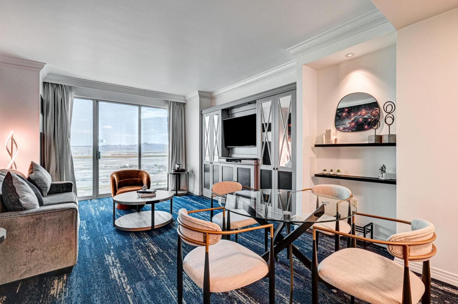 Suite Hub LV HIGH floor Sphere view MGM Signature gallery photo in Paradise, NV — image 7