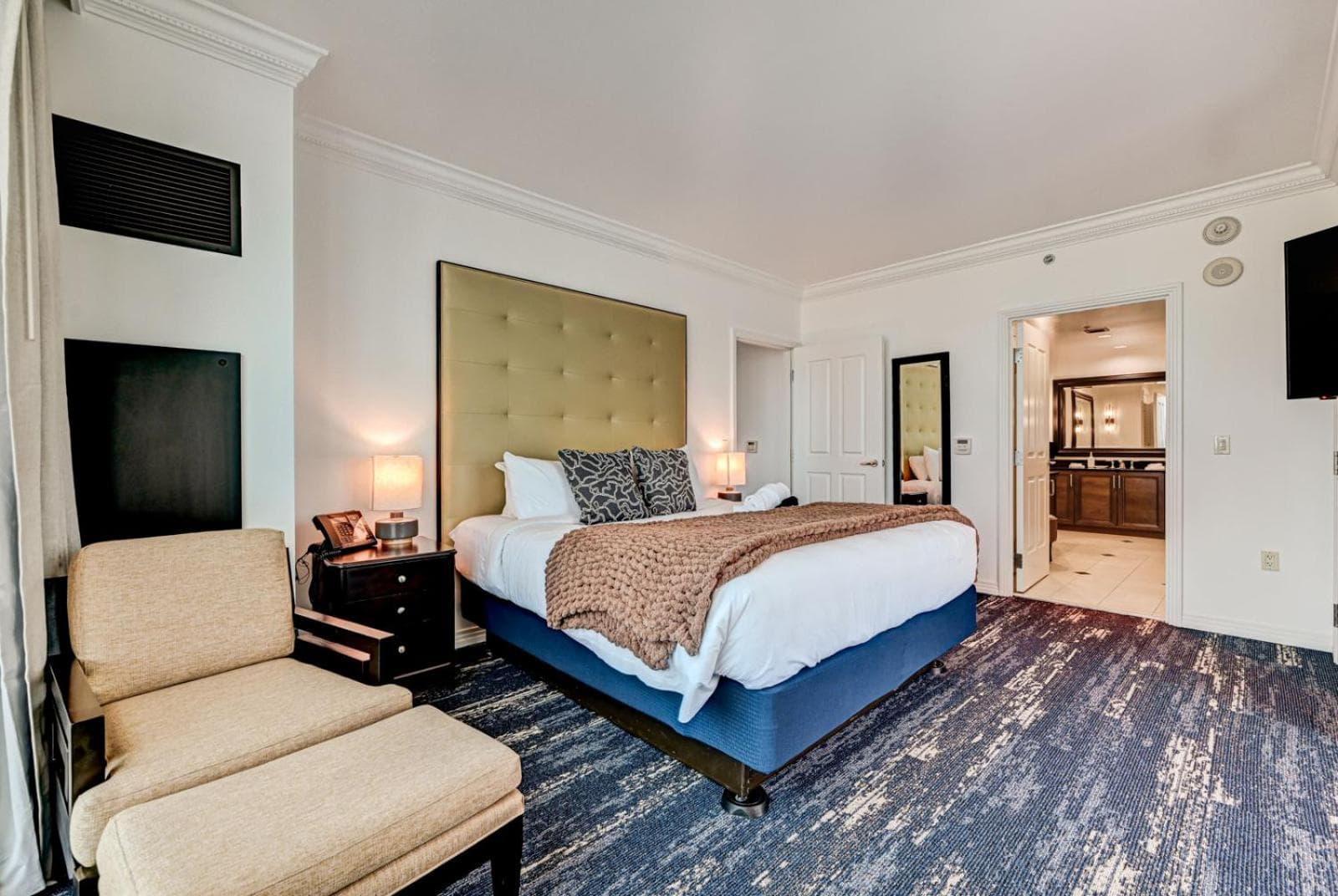 Suite Hub LV HIGH floor Sphere view MGM Signature gallery photo in Paradise, NV — image 75