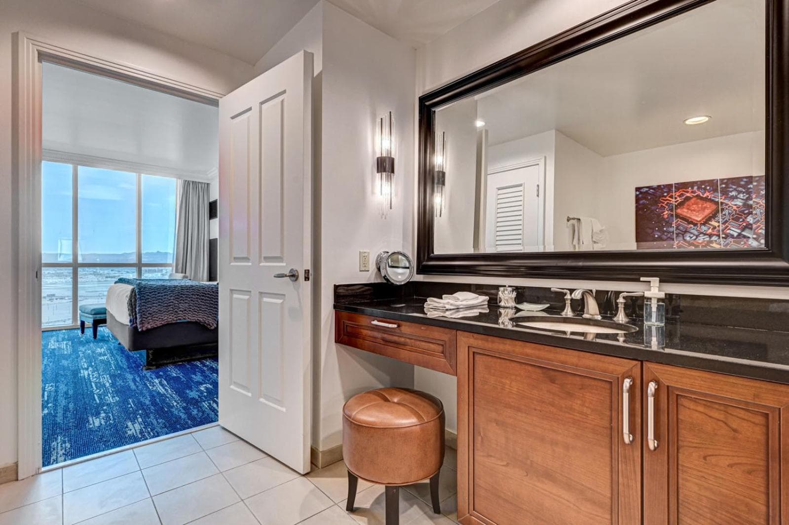 Suite Hub LV HIGH floor Sphere view MGM Signature gallery photo in Paradise, NV — image 34