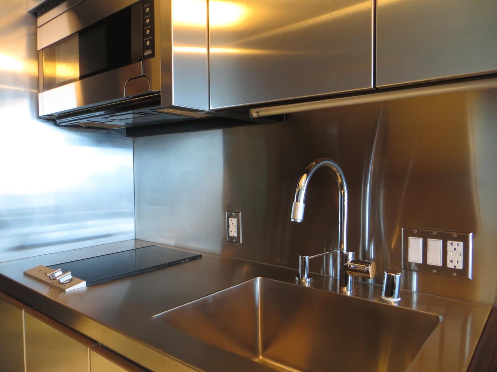 Palms Place 33rd Floor with Mountains Views interior in Las Vegas, NV — gallery photo 2