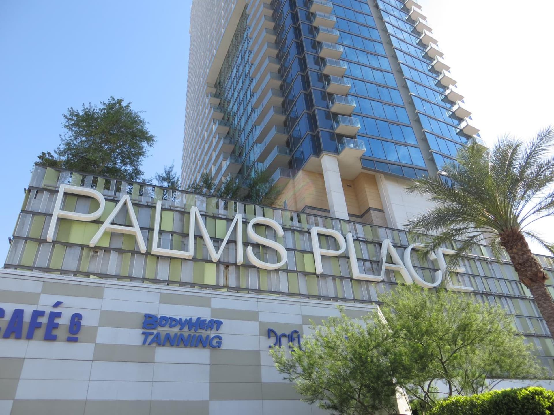 Palms Place 33rd Floor with Mountains Views featured exterior or lobby in Las Vegas, NV — similar hotel