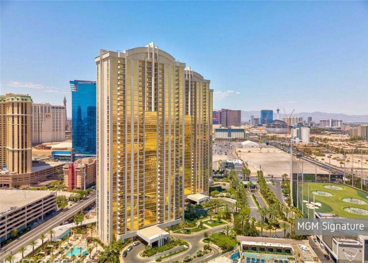 The Rosé II MGM Signature Studio Suite Tower 3 5 MIN WALK FROM F1 GRANDSTAND gallery photo in Paradise, NV — image 18