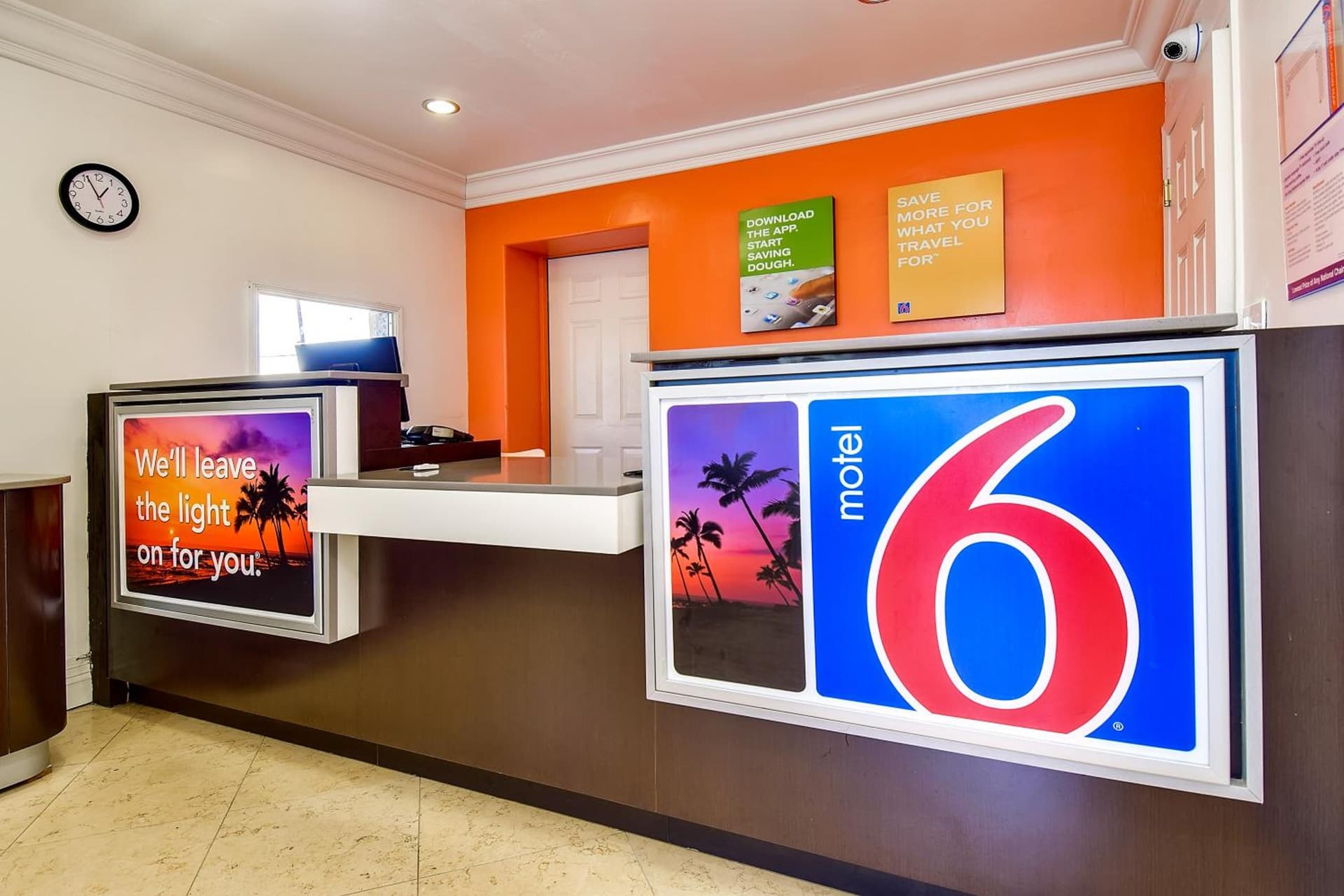 Motel 6 Garden Grove interior in Anaheim, CA — gallery photo 2
