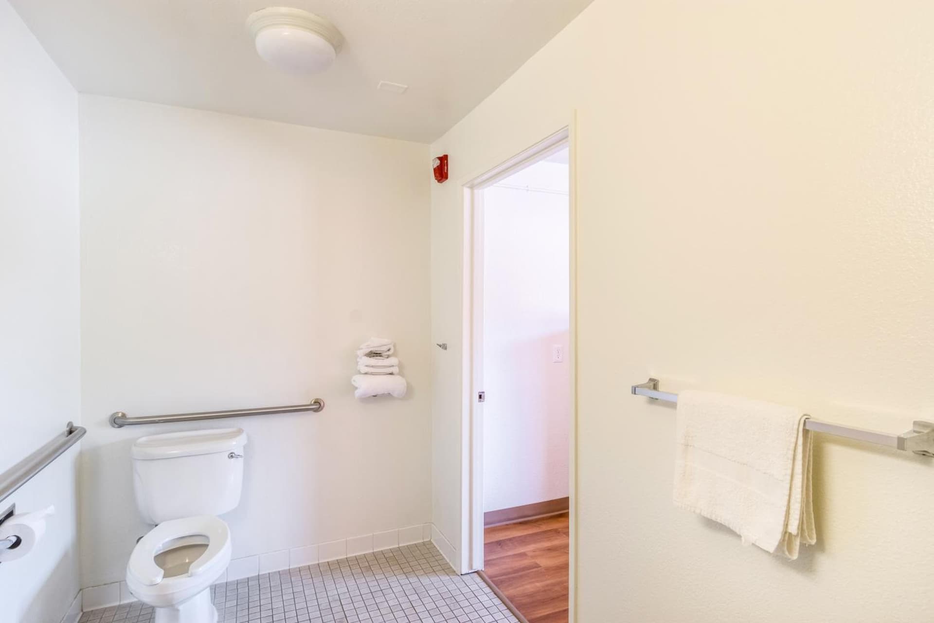 Motel 6-Redding, CA - Central gallery photo in Redding, CA — image 5
