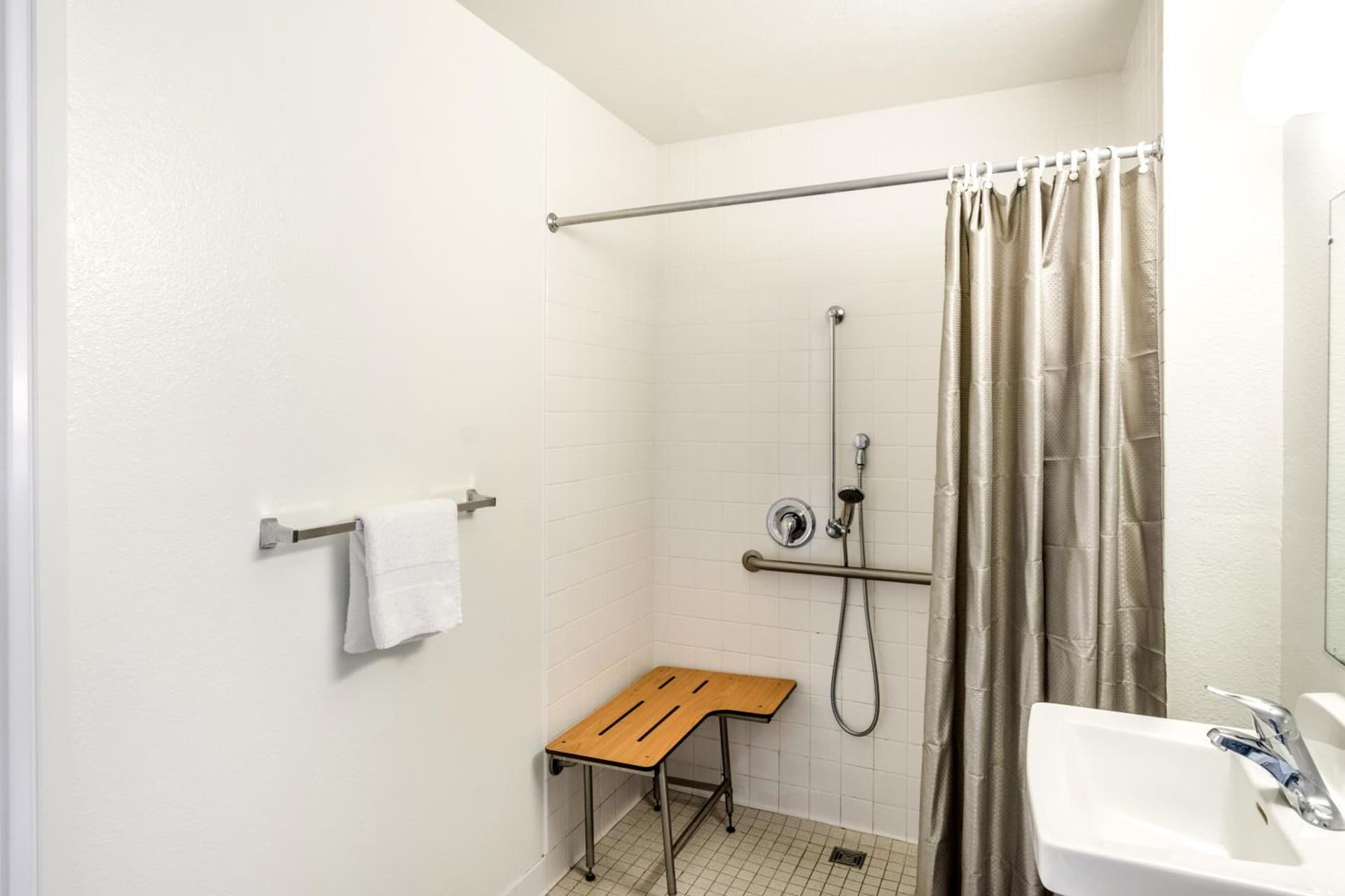 Motel 6-Redding, CA - Central gallery photo in Redding, CA — image 45