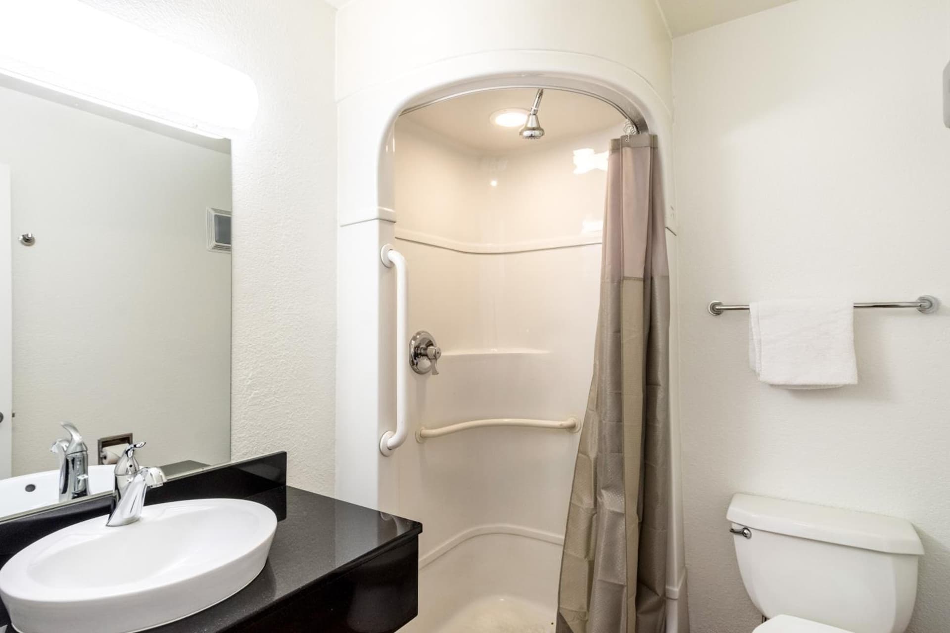 Motel 6-Redding, CA - Central gallery photo in Redding, CA — image 12