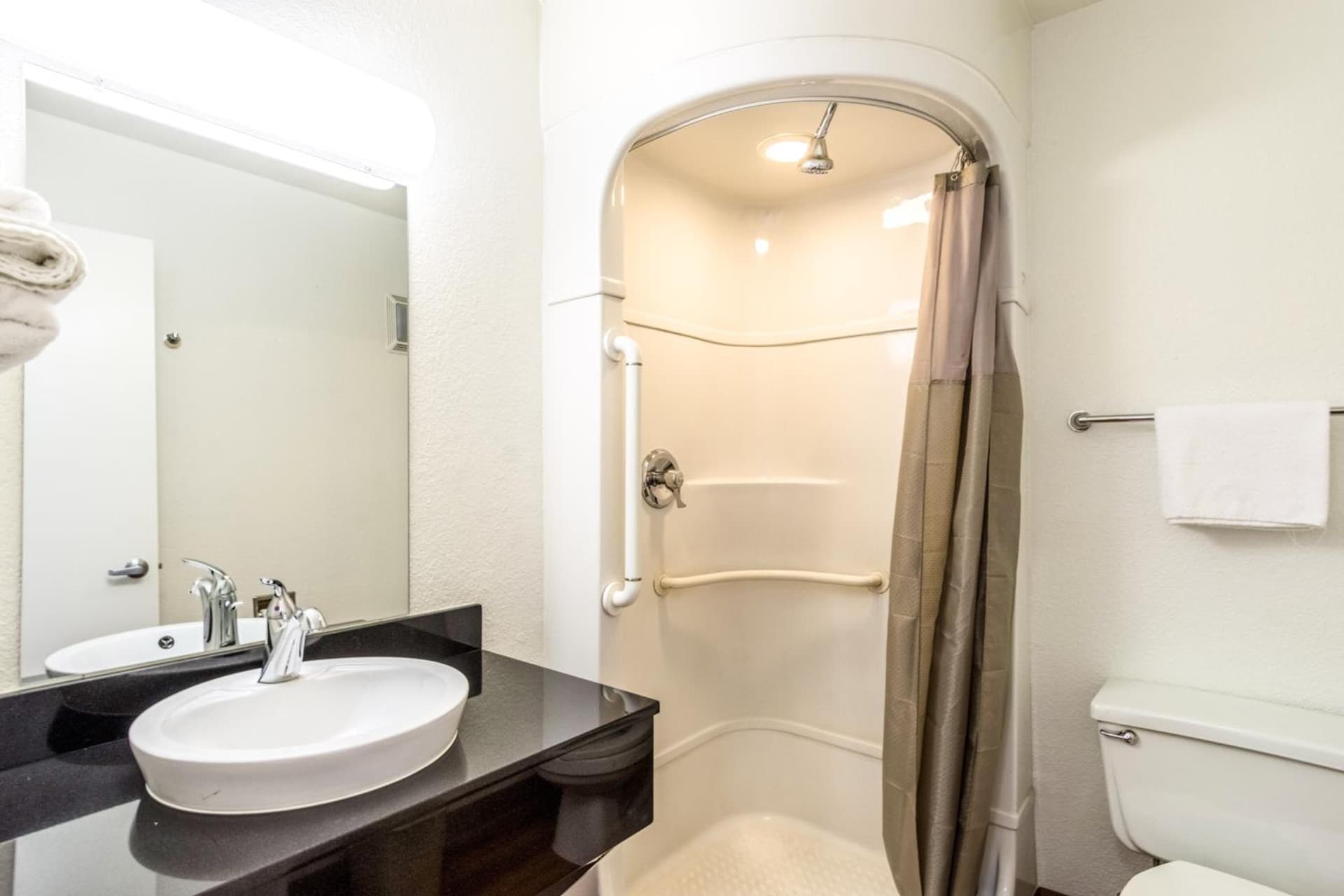 Motel 6-Redding, CA - Central gallery photo in Redding, CA — image 55