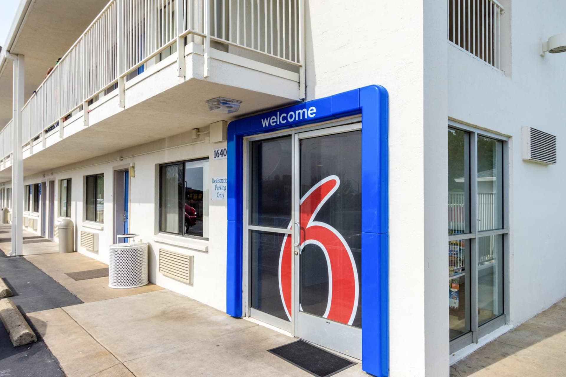 Motel 6-Redding, CA - Central interior in Redding, CA — gallery photo 2
