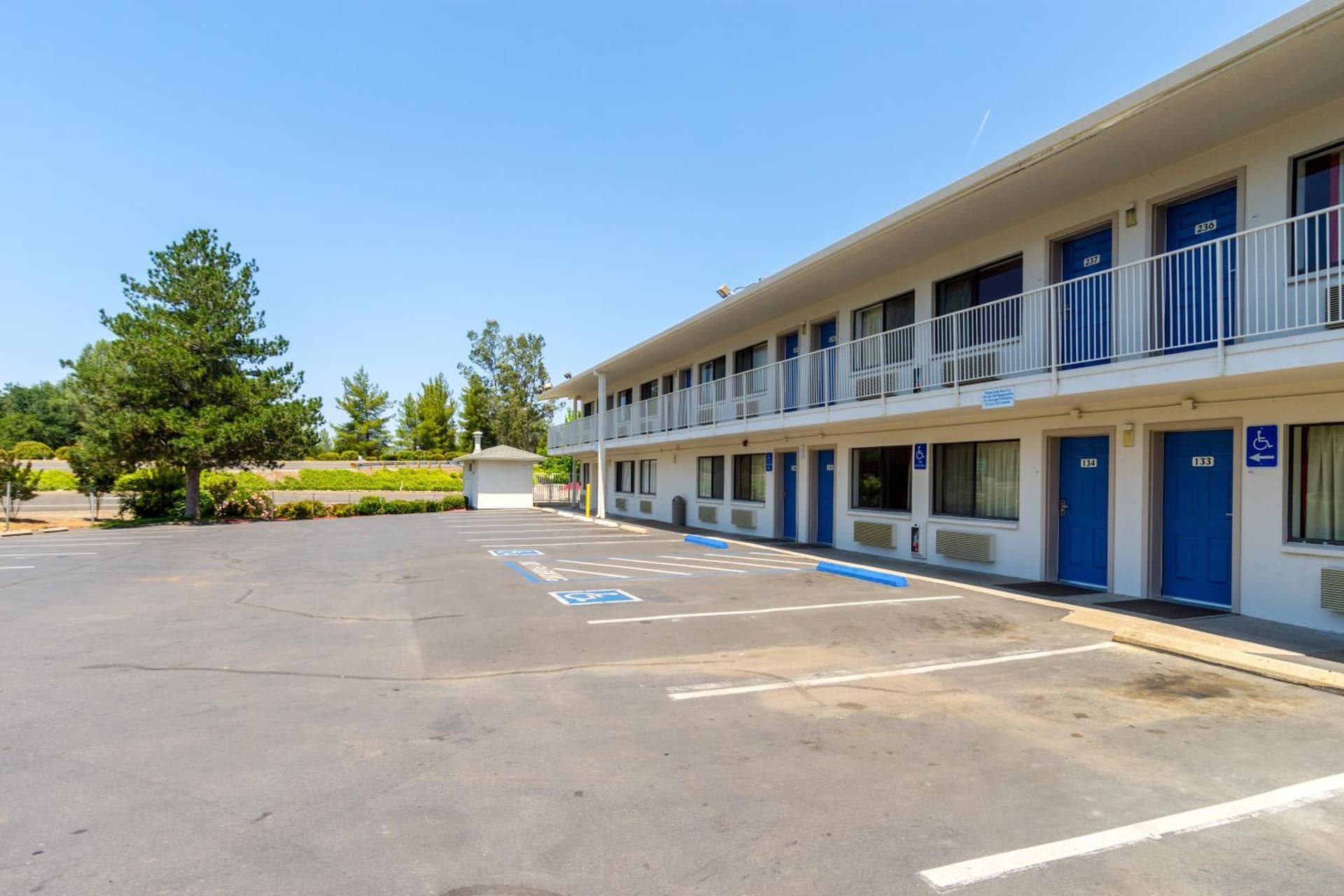 Motel 6-Redding, CA - Central gallery photo in Redding, CA — image 20