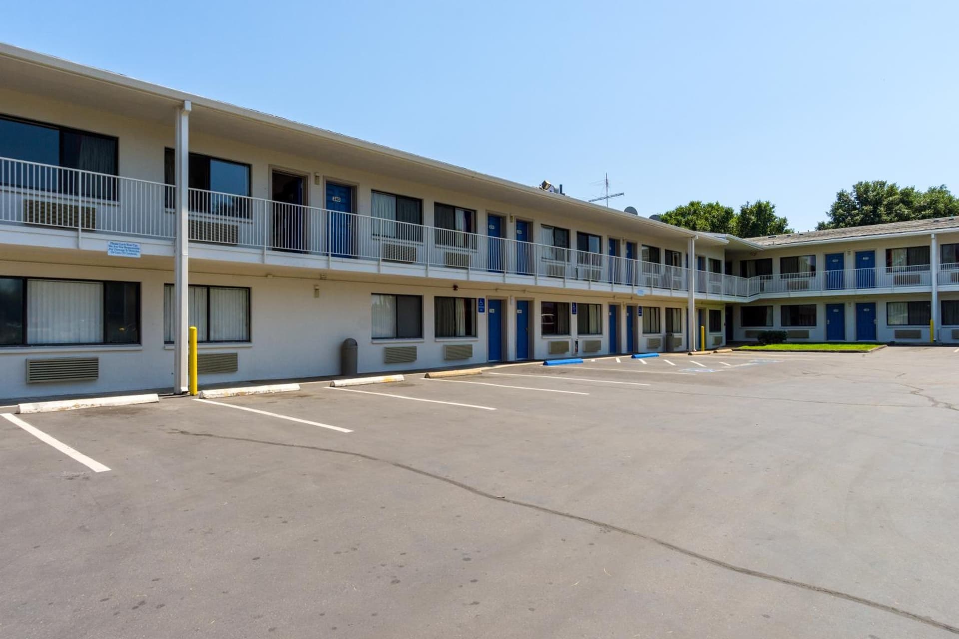 Motel 6-Redding, CA - Central gallery photo in Redding, CA — image 15
