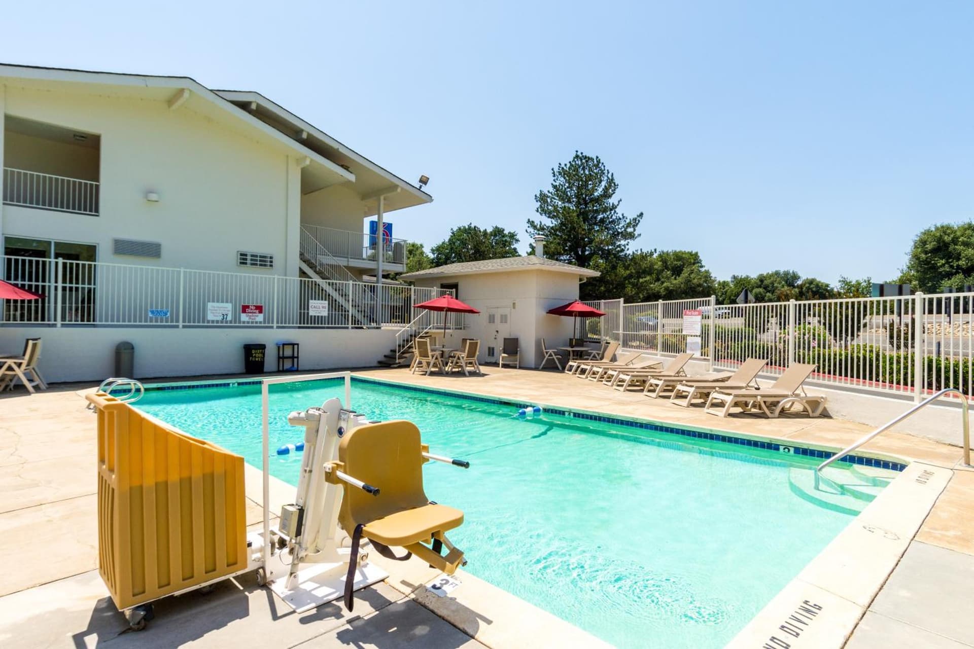 Motel 6-Redding, CA - Central gallery photo in Redding, CA — image 39