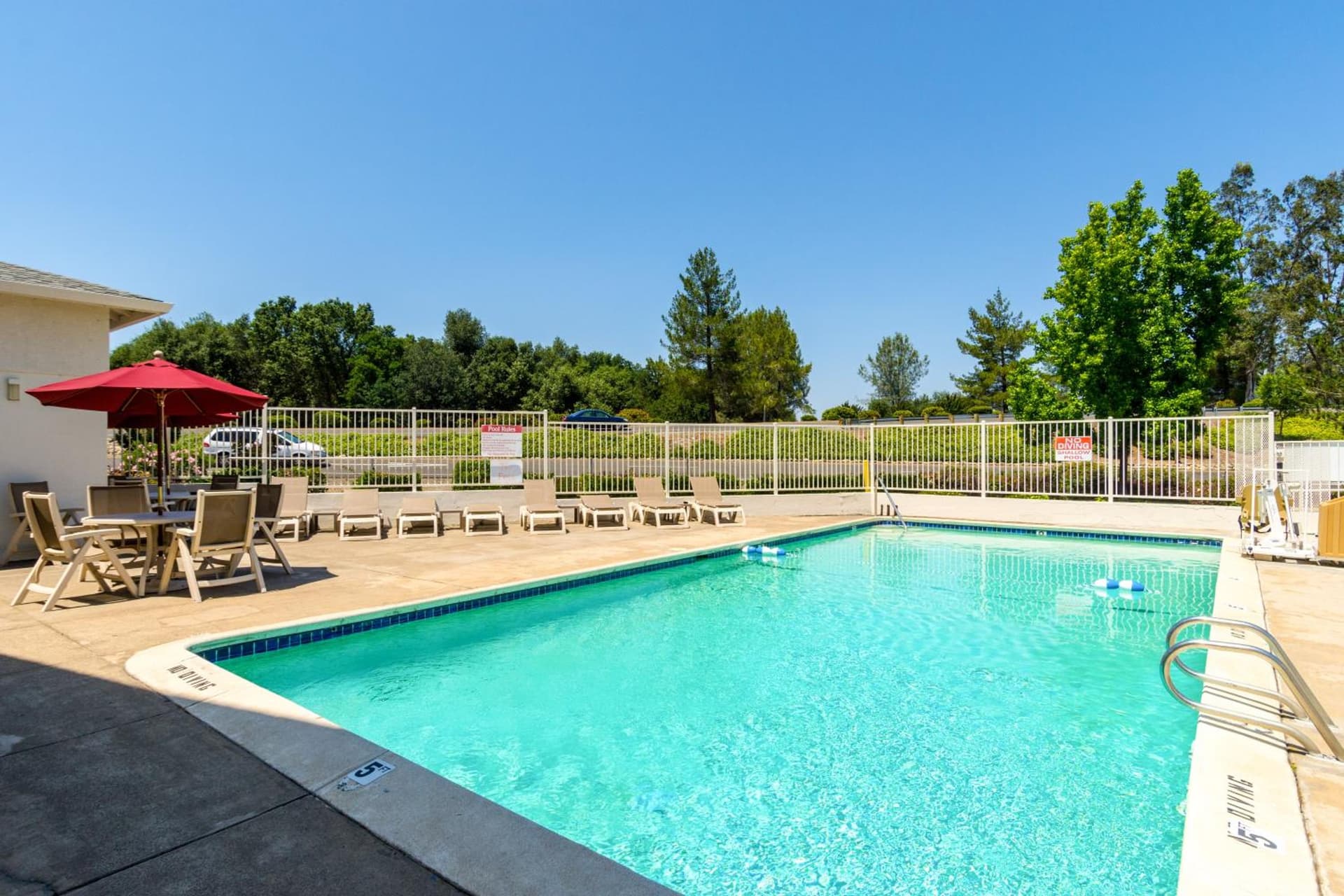 Motel 6-Redding, CA - Central gallery photo in Redding, CA — image 40