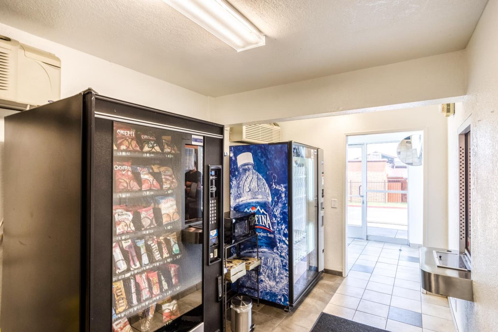 Motel 6-Redding, CA - Central gallery photo in Redding, CA — image 14