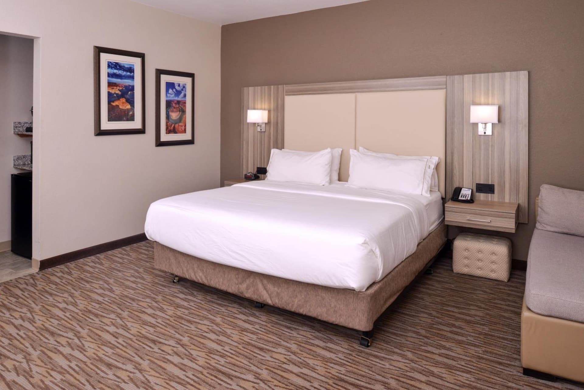 Holiday Inn Express & Suites Williams by IHG property views in Williams, AZ — gallery photo 3