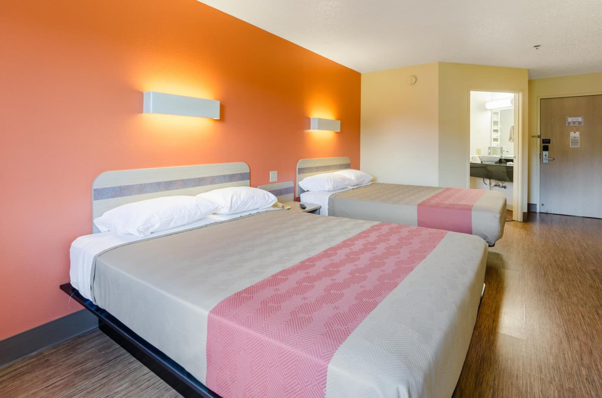 Motel 6-Bristol, VA interior in Bristol, VA — gallery photo 2