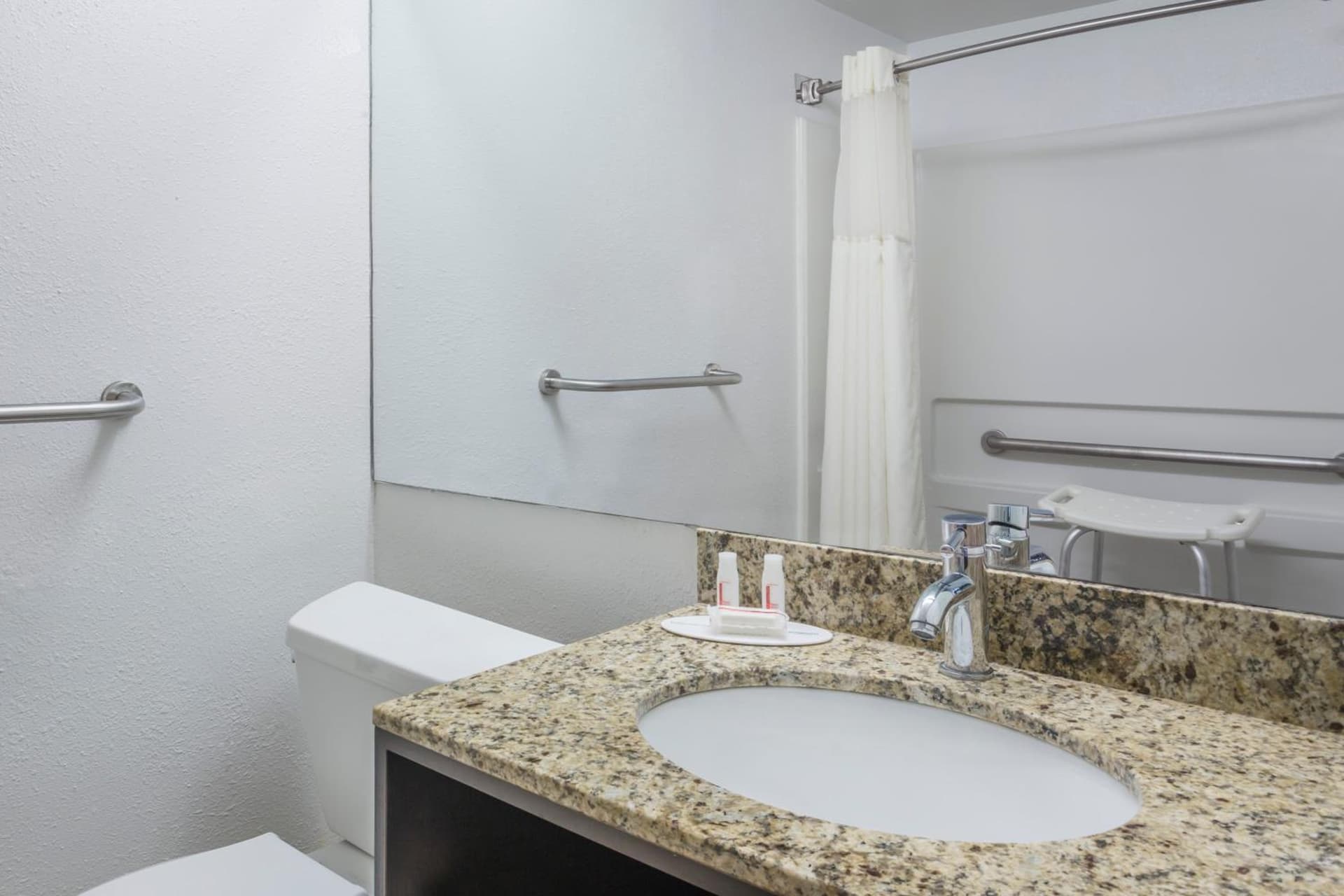 Travelodge by Wyndham Lakeland gallery photo in Lakeland, FL — image 58