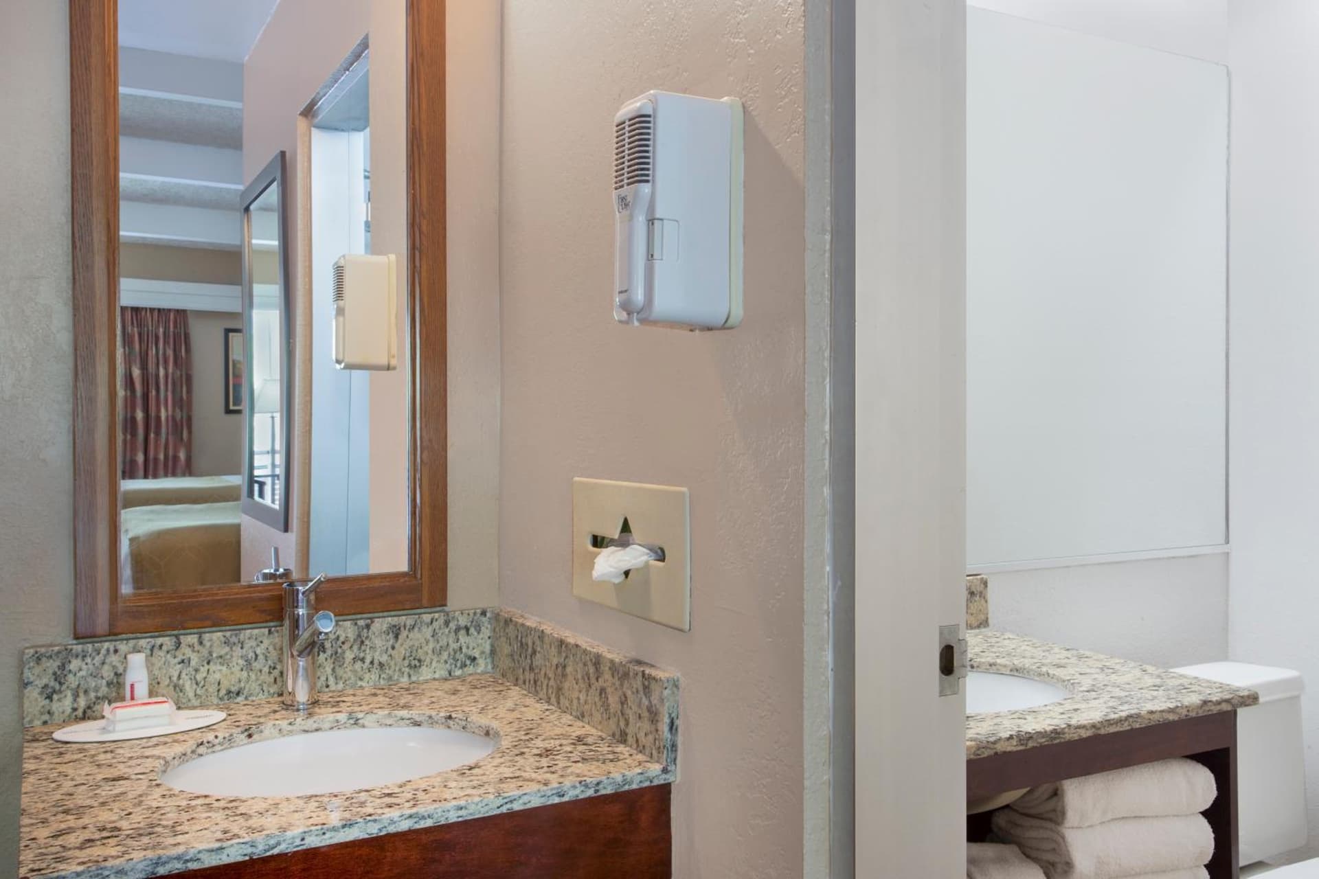 Travelodge by Wyndham Lakeland gallery photo in Lakeland, FL — image 22