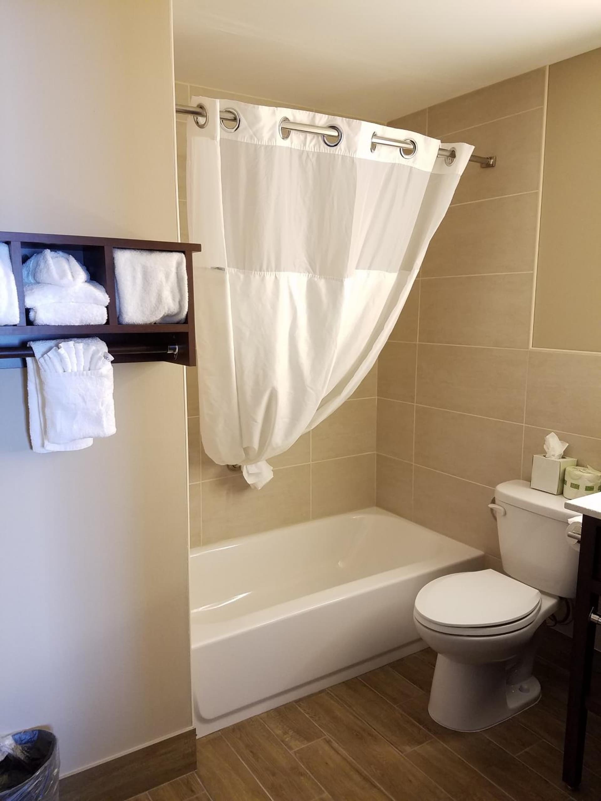 Ramada by Wyndham Minneapolis Golden Valley gallery photo in Minneapolis, MN — image 58