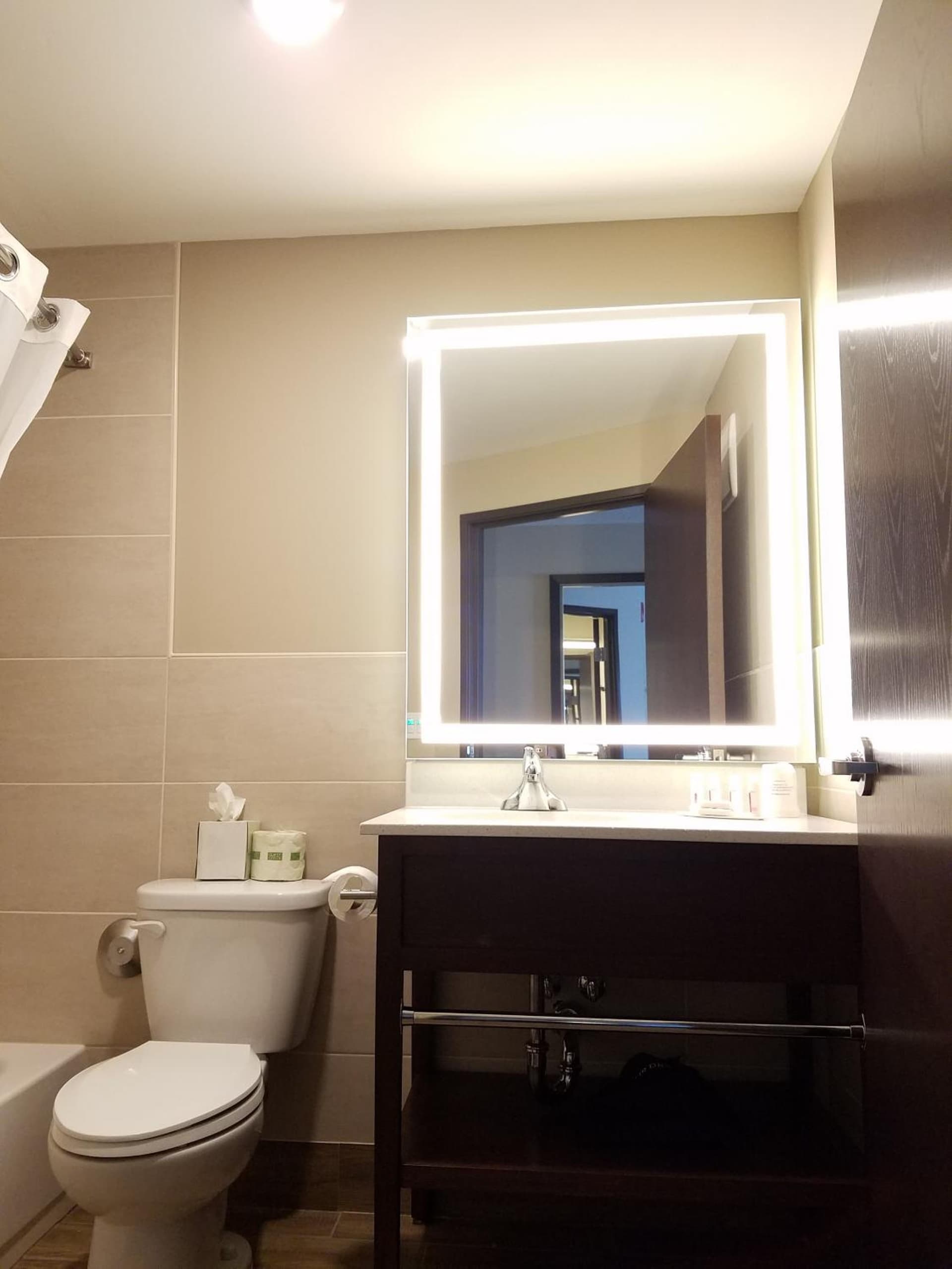 Ramada by Wyndham Minneapolis Golden Valley gallery photo in Minneapolis, MN — image 31