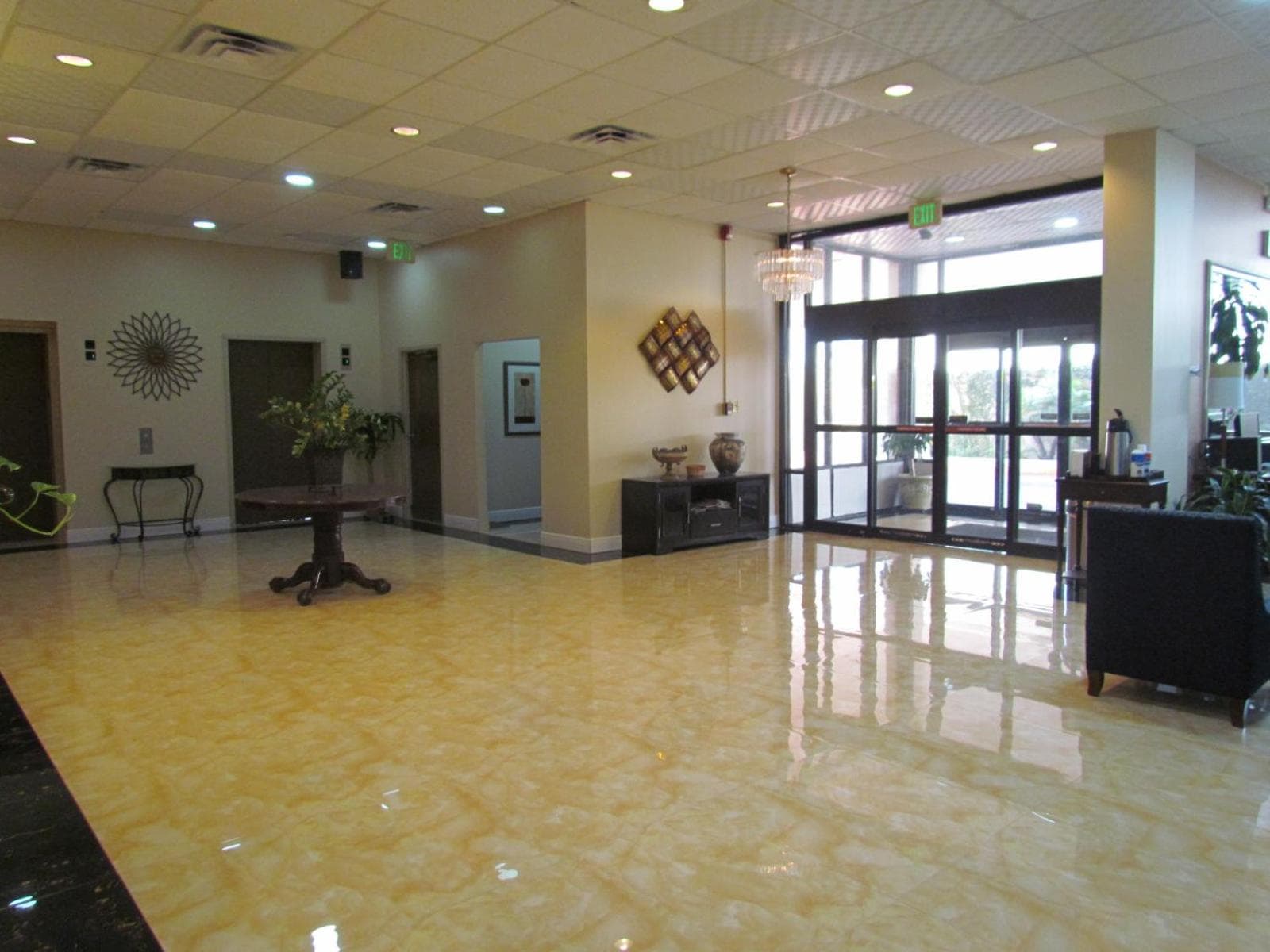 Romana Hotel - Houston Southwest property views in Houston, TX — gallery photo 3