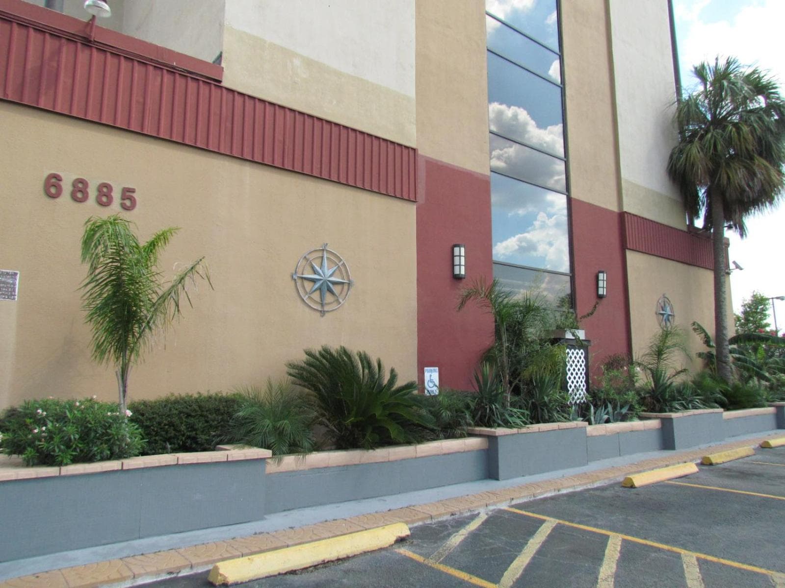 Romana Hotel - Houston Southwest interior in Houston, TX — gallery photo 2