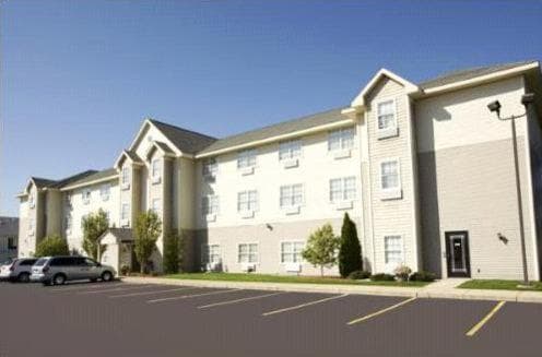 Americas Best Value Inn Three Rivers featured exterior or lobby in Three Rivers, MI — similar hotel