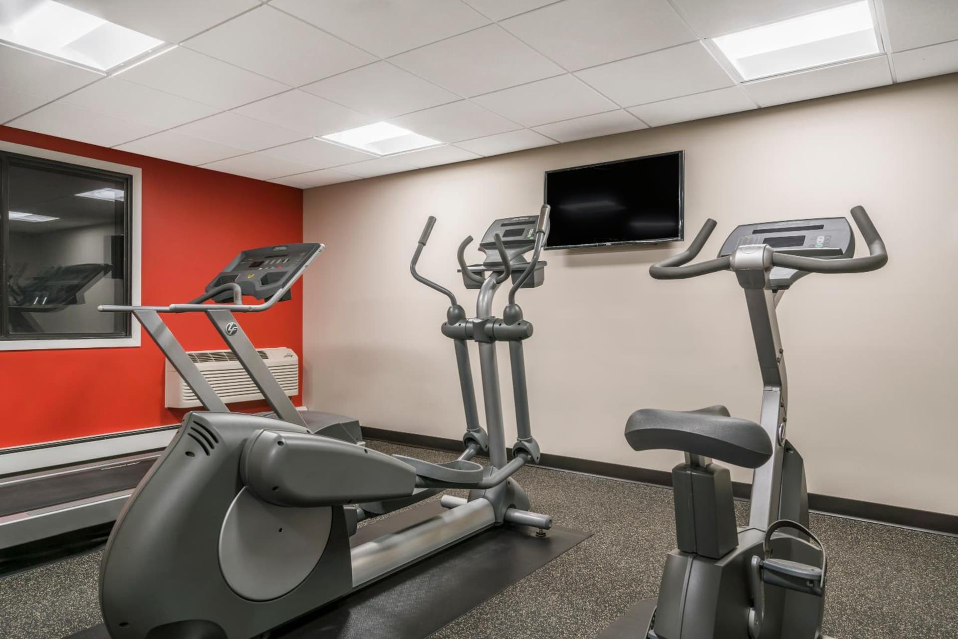 Ramada by Wyndham Minneapolis Golden Valley gallery photo in Minneapolis, MN — image 53