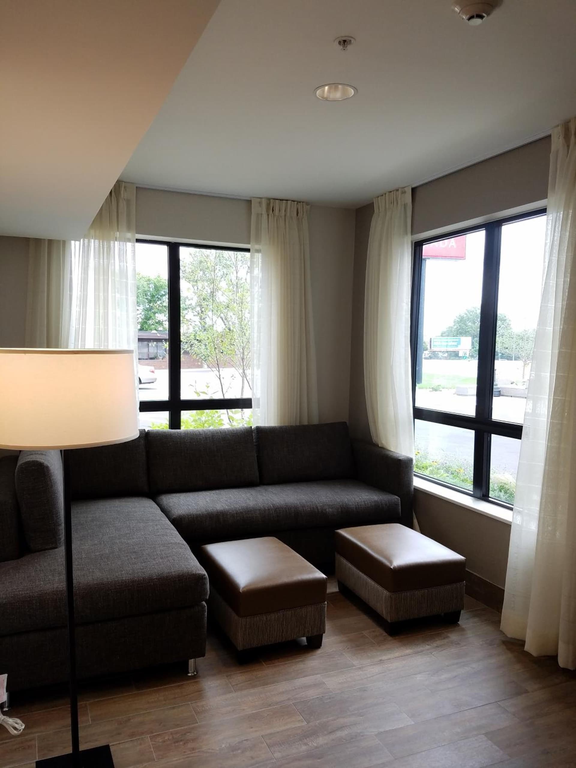 Ramada by Wyndham Minneapolis Golden Valley gallery photo in Minneapolis, MN — image 62